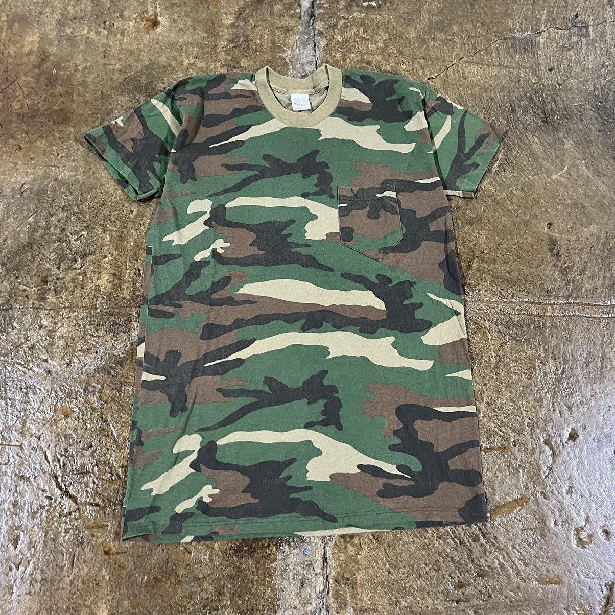 Vintage Vintage 90s Military Camo Tee Shirt Grunge Essential Size US L / EU 52-54 / 3 - 2 Thumbnail