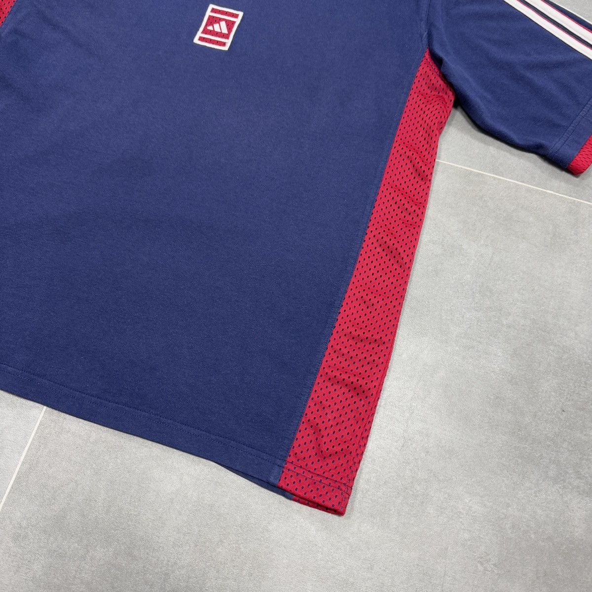 Adidas × Vintage Vintage Adidas Embroidered Box Logo T-Shirt Size L Size US L / EU 52-54 / 3 - 6 Thumbnail
