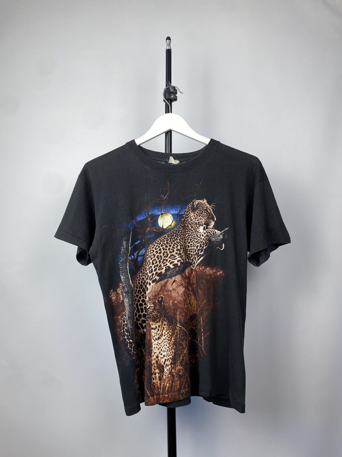 Vintage Vintage 80s Faded 3D print Leopard Nature Animal tee shirt Size US S / EU 44-46 / 1 - 1 Thumbnail