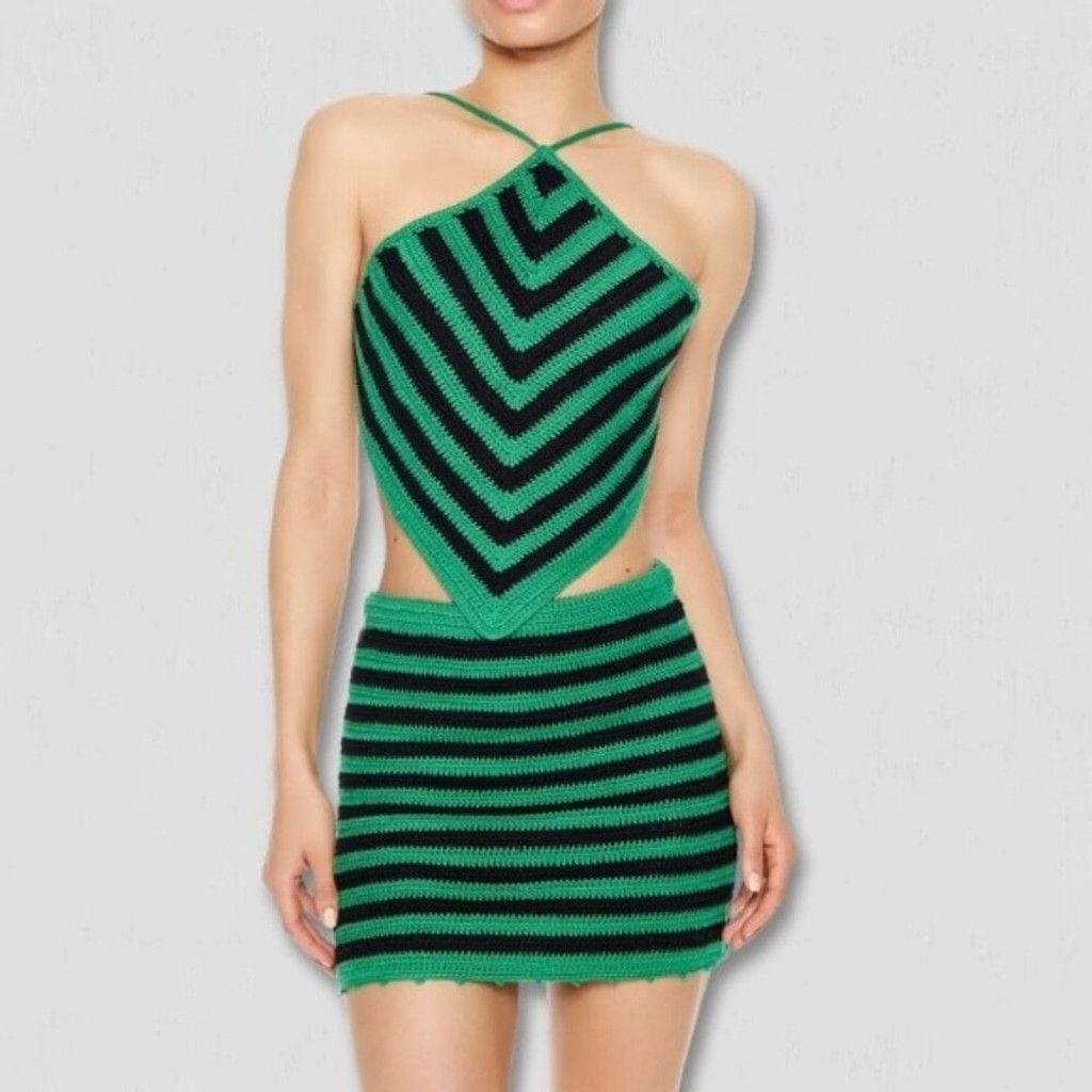 Forever 21 Chevron Knit Halter Top Crochet Striped Green/Black sz M Size M / US 6-8 / IT 42-44 - 1 Thumbnail