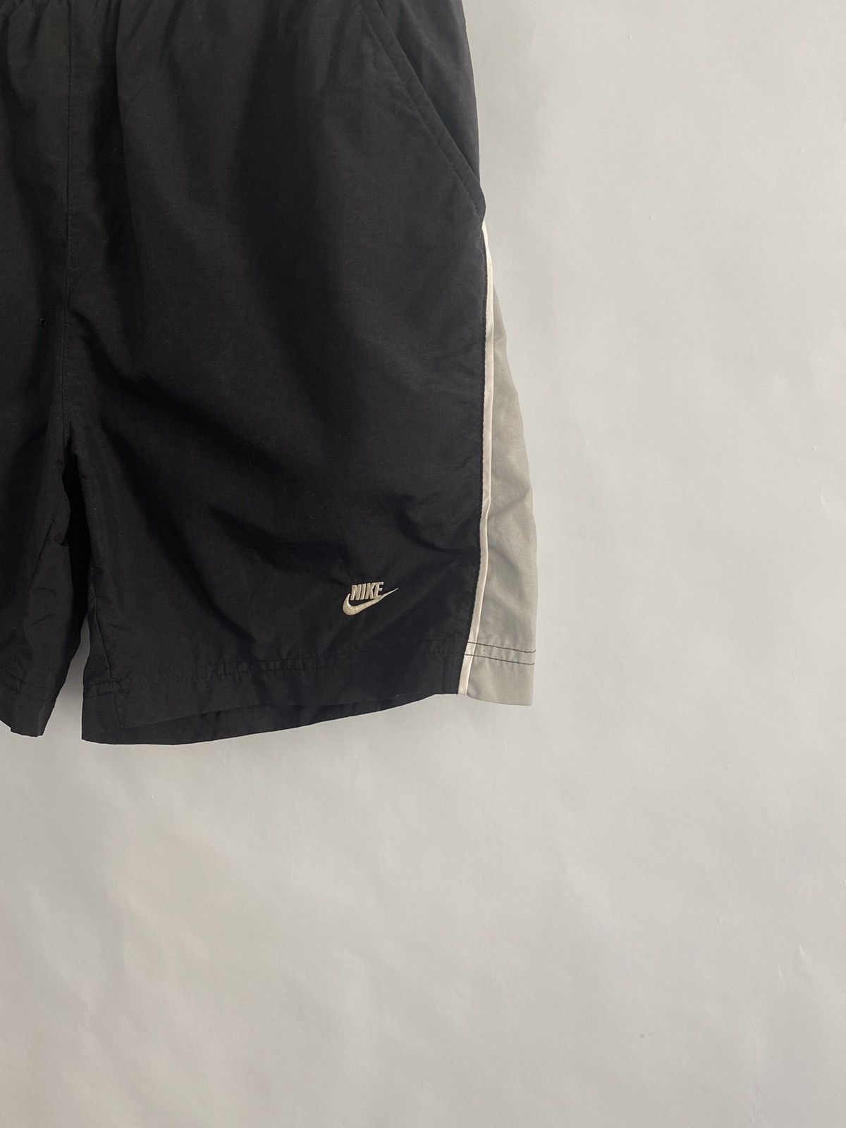 Nike 🇺🇸 Vintage 90s Nike Nylon shorts swoosh logo street wear dril Size US 32 / EU 48 - 3 Thumbnail