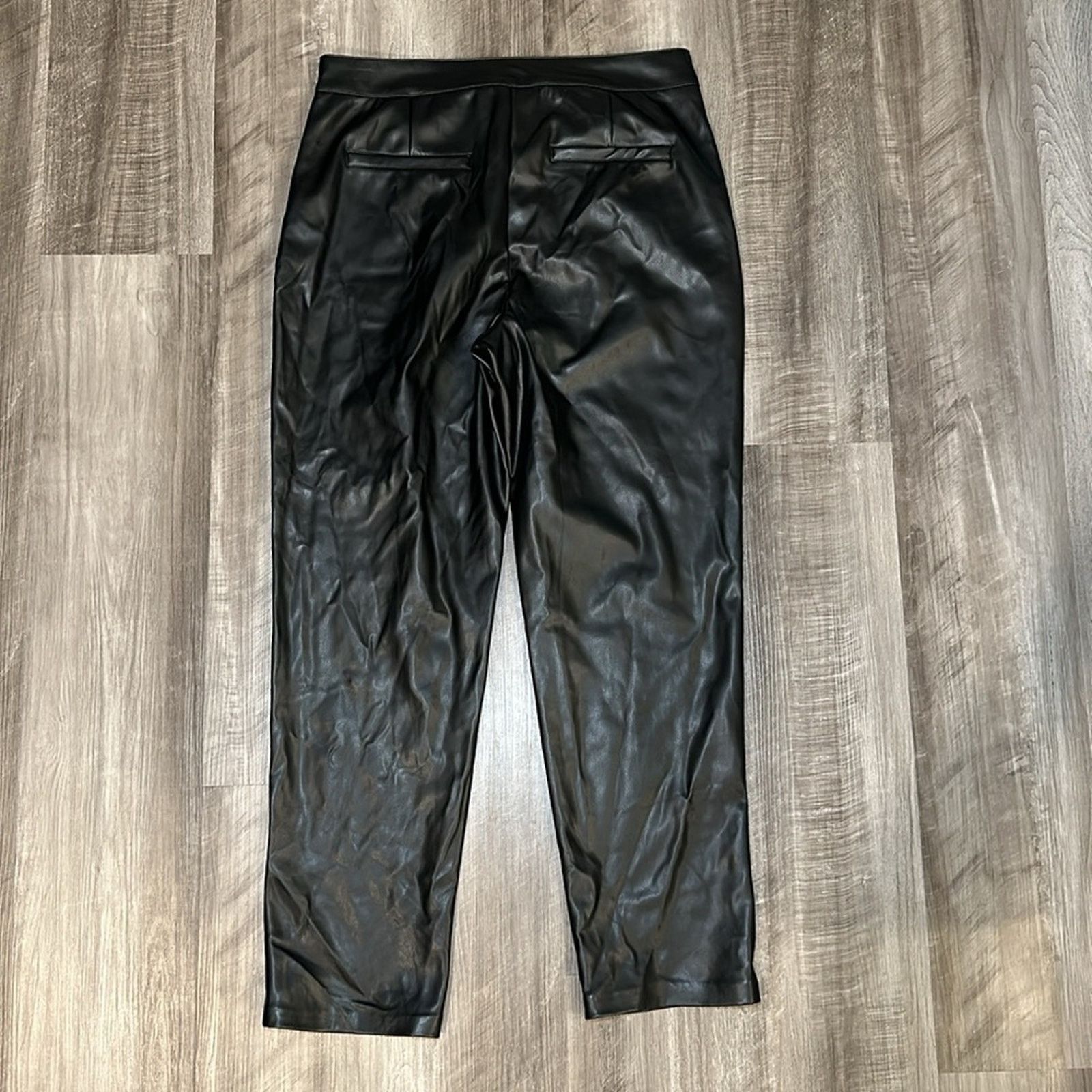 Ellen Tracy Ellen Tracy Pleated Faux Leather Pant - Medium Size 30" / US 8 / IT 44 - 2 Thumbnail