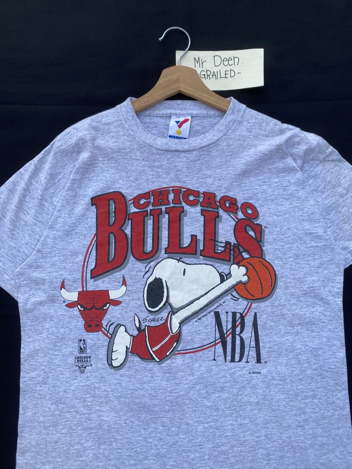 NBA Rare Vintage 90s Chicago Bulls X Snoopy Tshirt Size US L / EU 52-54 / 3 - 6 Thumbnail