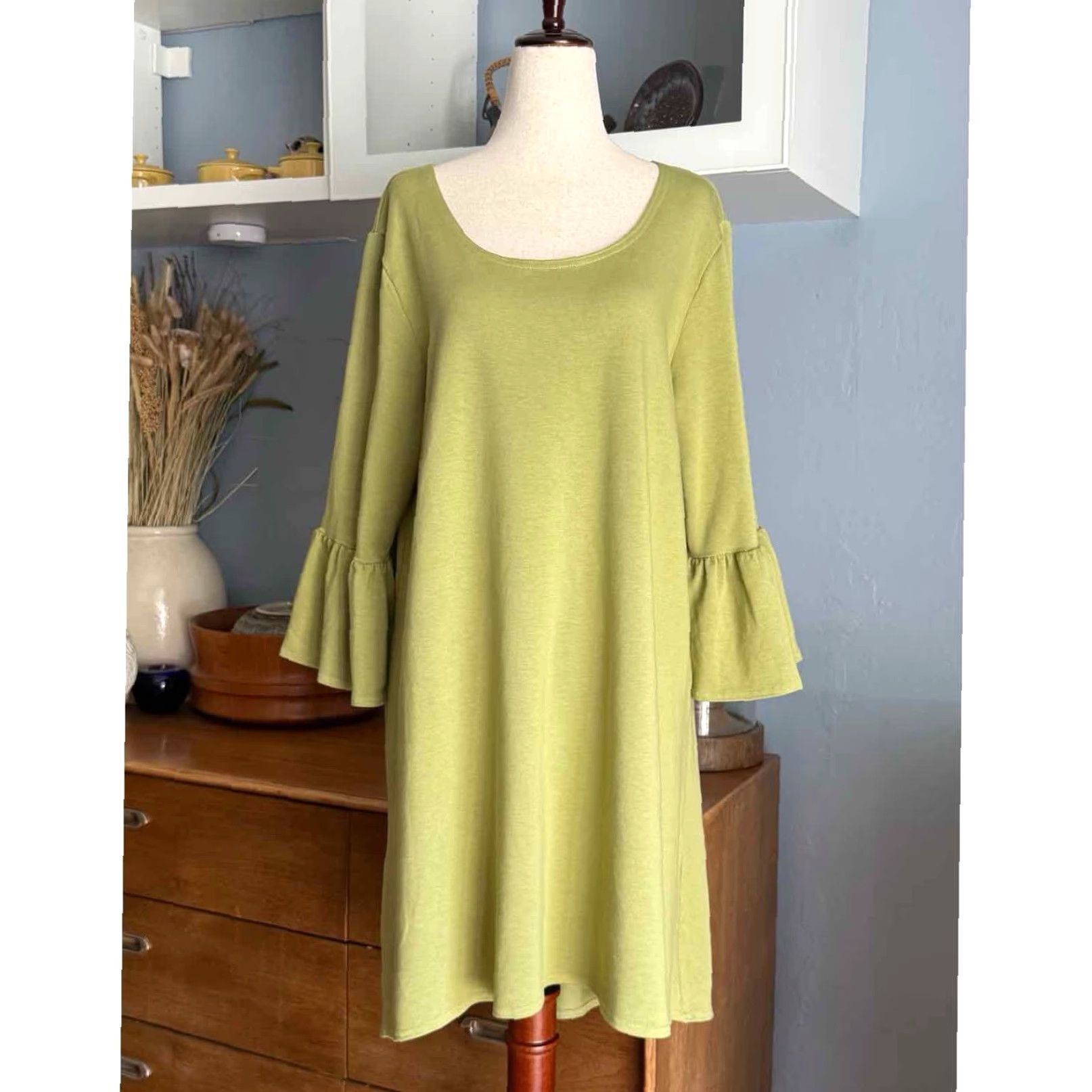 Vintage BRYN WALKER Tunic Dress Hi-low Bamboo French Terry Lime Green S Bell Sleeve Round Neck 3/4 Sleeve Womens 66% Bamboo 28% Organic Cotton 6% Spandex Size S / US 4 / IT 40 - 2 Thumbnail