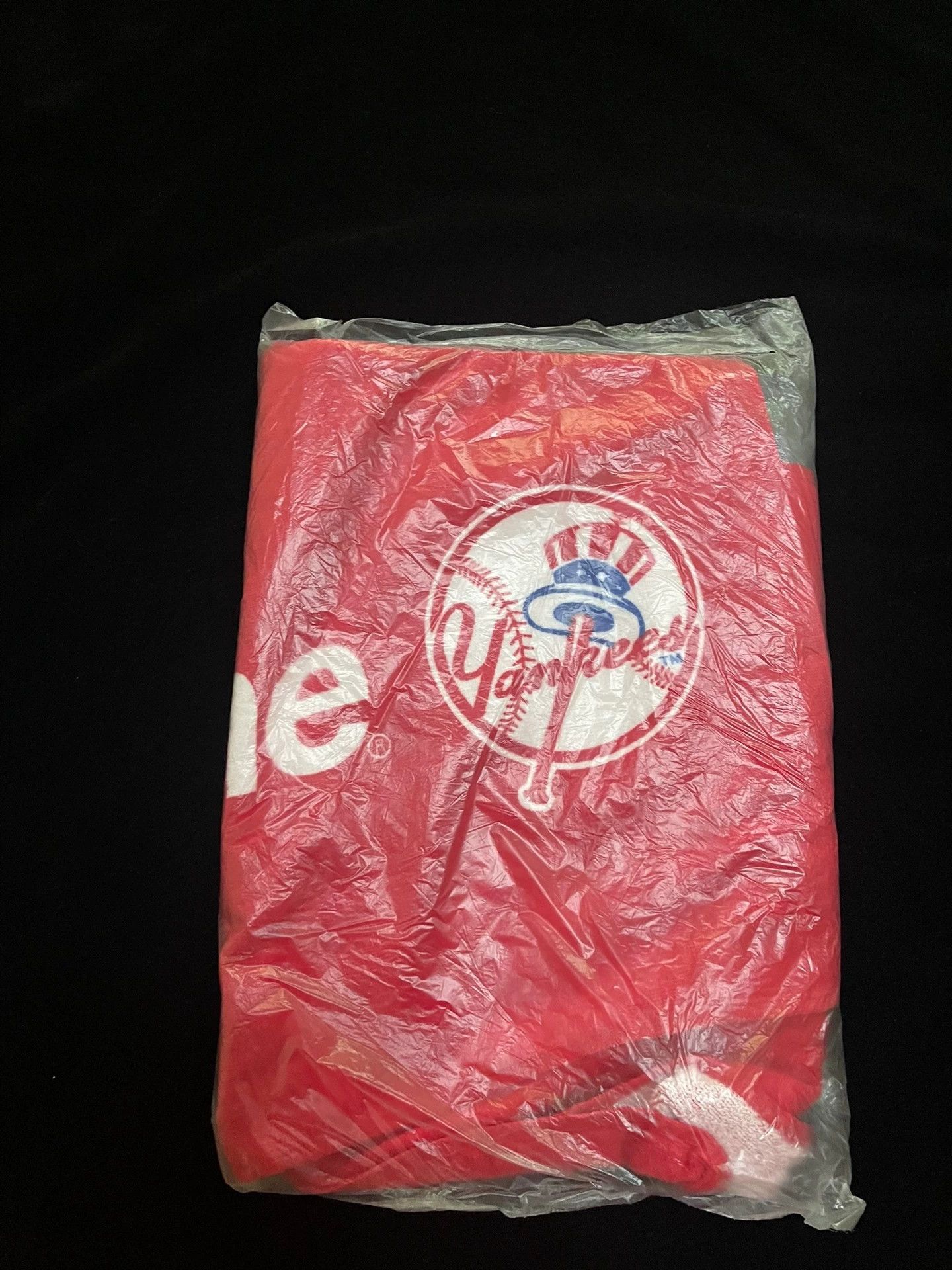 Supreme Supreme 47 Yankees Red Towel Unopened Rare Size ONE SIZE - 2 Thumbnail