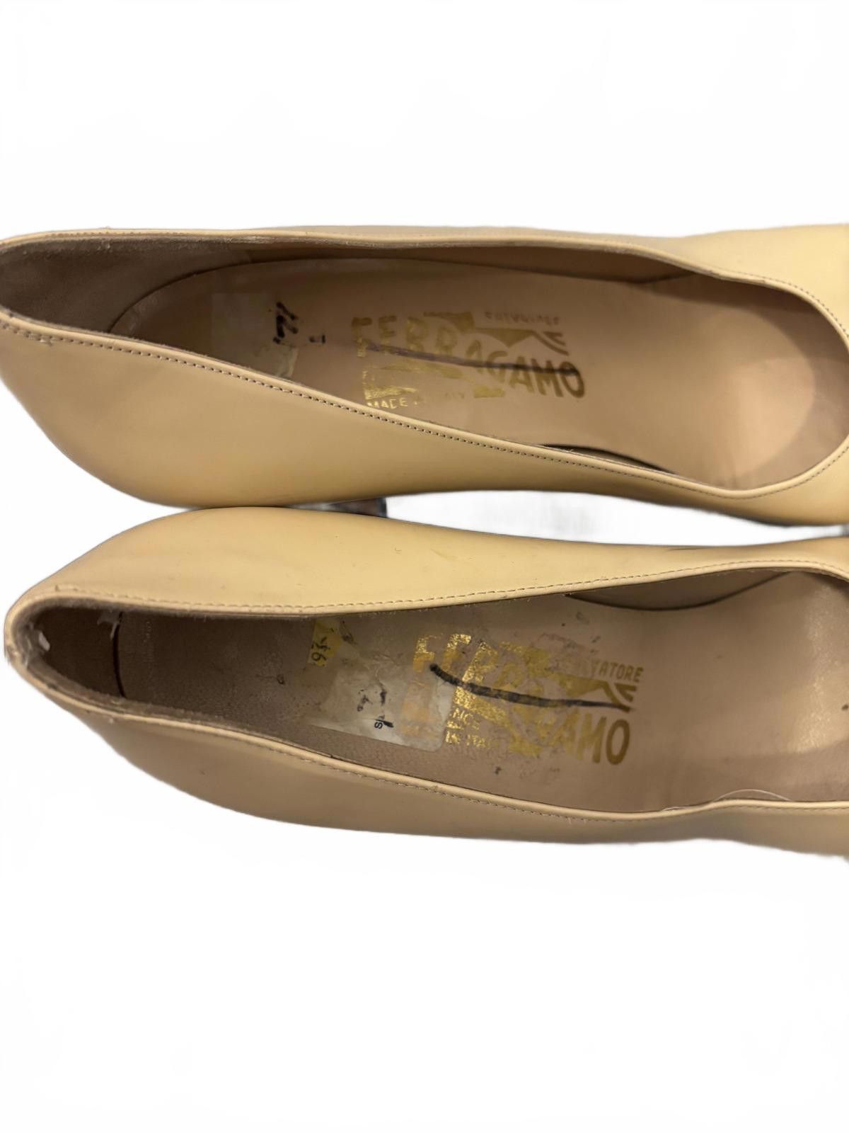 Salvatore Ferragamo Salvatore Ferragamo Two-Tone Leather Women's Pumps 7.5 Size US 7.5 / IT 37.5 - 5 Thumbnail