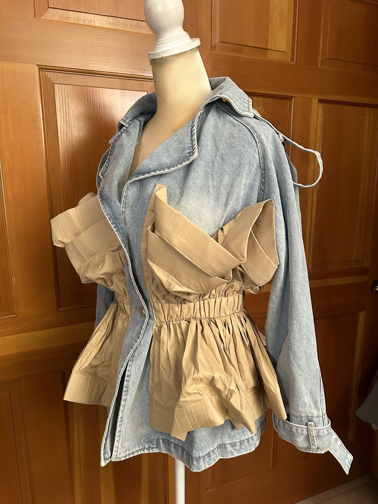 Designer × Other NWT, Lavishly Paris Stunning Ruffle Patchwork Denim Coat. Size M / US 6-8 / IT 42-44 - 4 Thumbnail