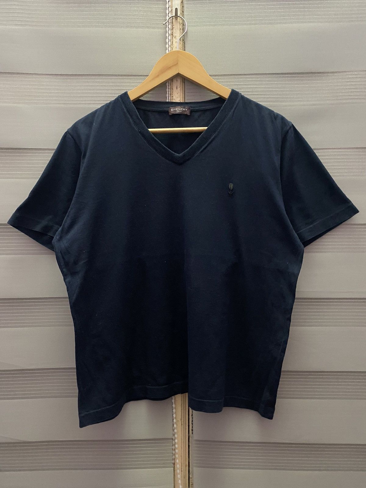 Givenchy Vintage Givenchy Small Roses Embroidered Tee Size US M / EU 48-50 / 2 - 1 Thumbnail