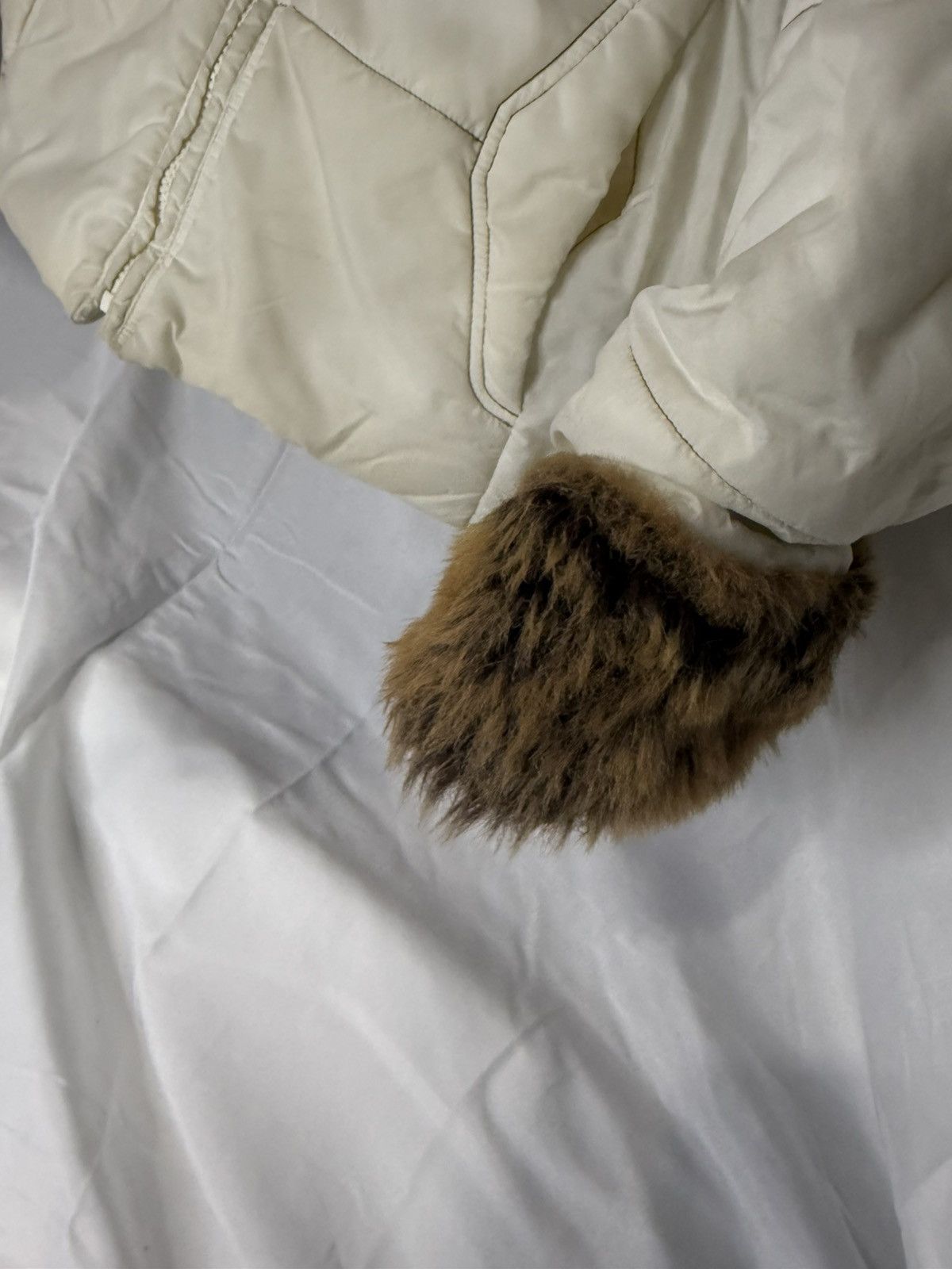 Point Zero Rare Y2K Point Zero Fur Cuff White Puffer Jacket Vintage M Size US M / EU 48-50 / 2 - 4 Thumbnail