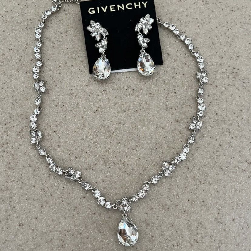 *BUNDLE* Givenchy Necklace + Earrings