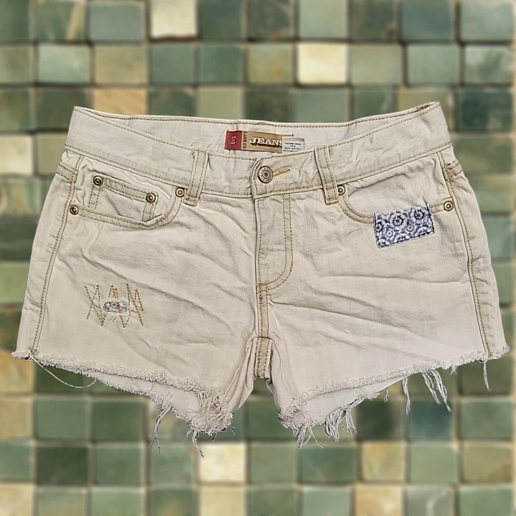 Old Navy Vintage Old Navy Mini Shorts Womens 2 Faded Embroidered Patch Denim Biker Y2K Size 26" / US 2 / IT 38 - 1 Thumbnail