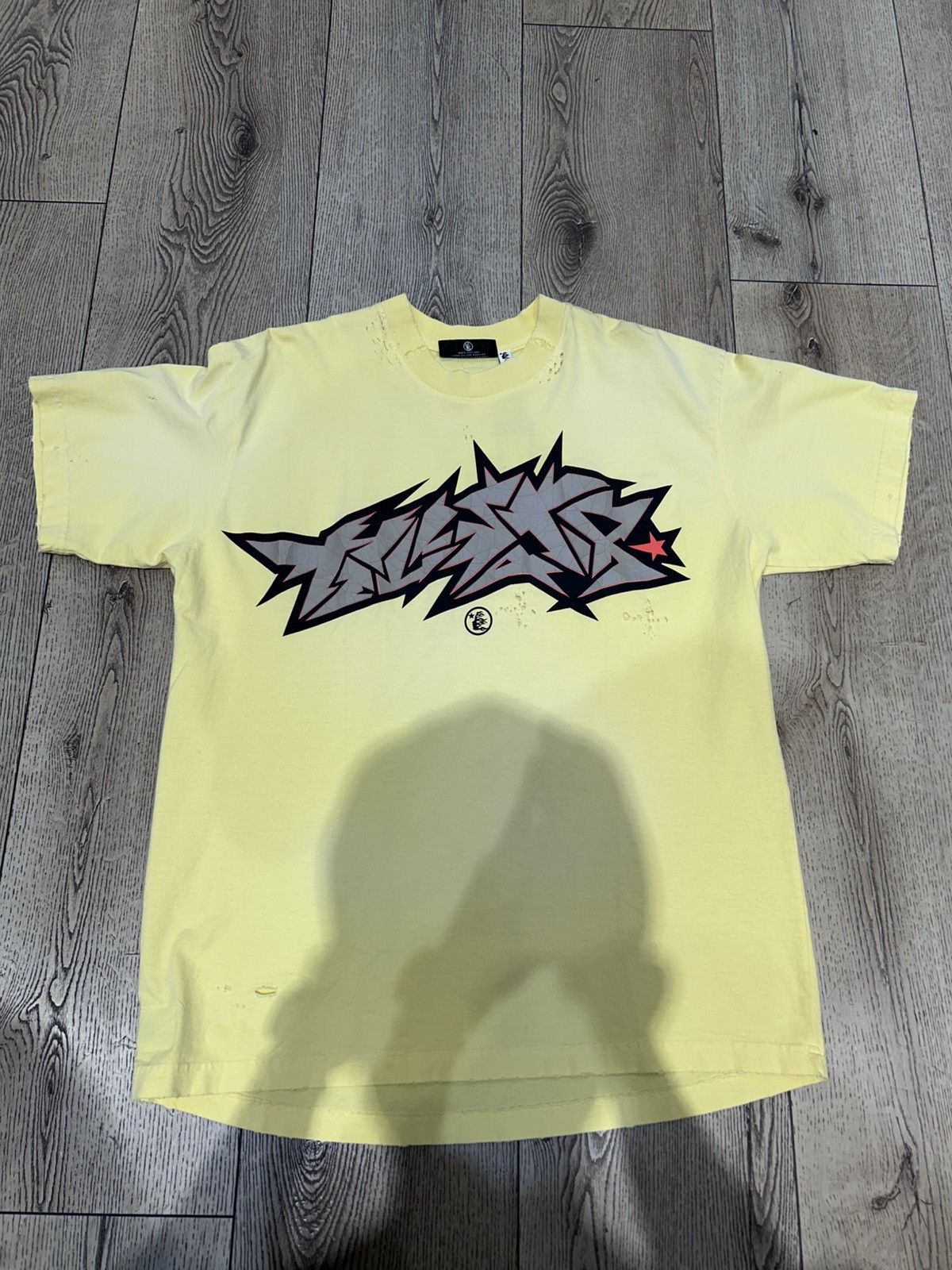 HELLSTAR Hellstar Crack Print Tee Yellow Size US XL / EU 56 / 4 - 1 Thumbnail