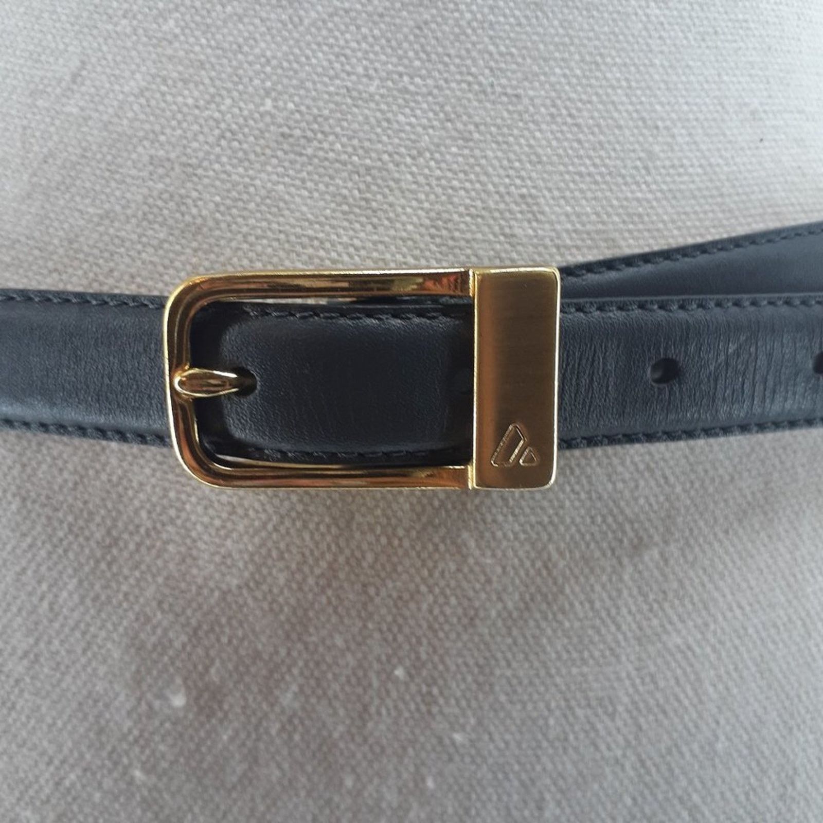 Other Liz Claiborne Accessories Gray Skinny Full Grain Aniline L Size ONE SIZE - 13 Thumbnail