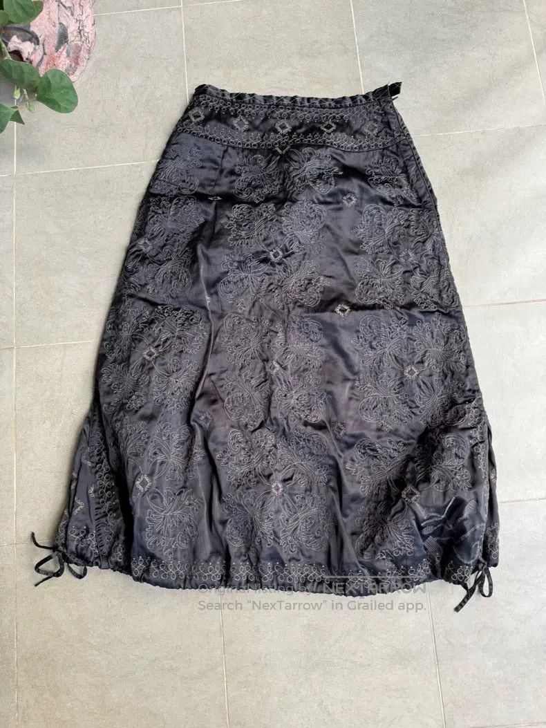 Issey Miyake Issey Miyake Embroidered Midi Skirt Size 25" / US 0 / IT 36 - 3 Thumbnail