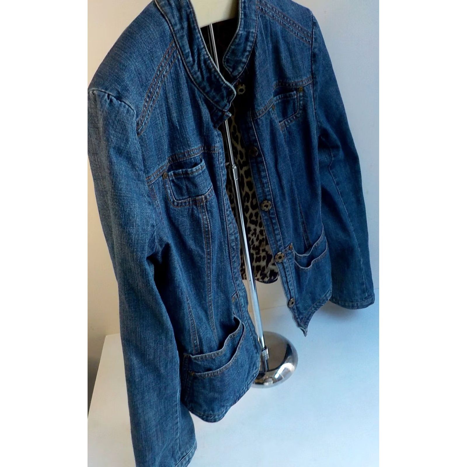 Vintage TAHARI Snap Front Denim Jacket w/Leopard Lining - Blue Denim Cotton, Polyester/Elastane Lining, M/L, Short Length, Chest Pockets, Women, Casual, 90s? Size M / US 6-8 / IT 42-44 - 3 Thumbnail