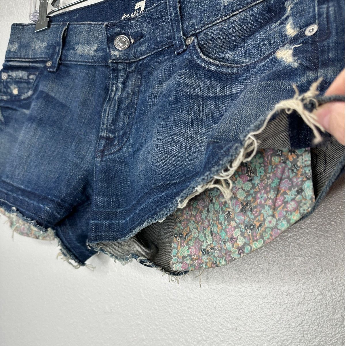 7 For All Mankind 7 For All Mankind Distressed Low Rise Raw Hem Jean Shorts 29 Size 29" - 5 Thumbnail