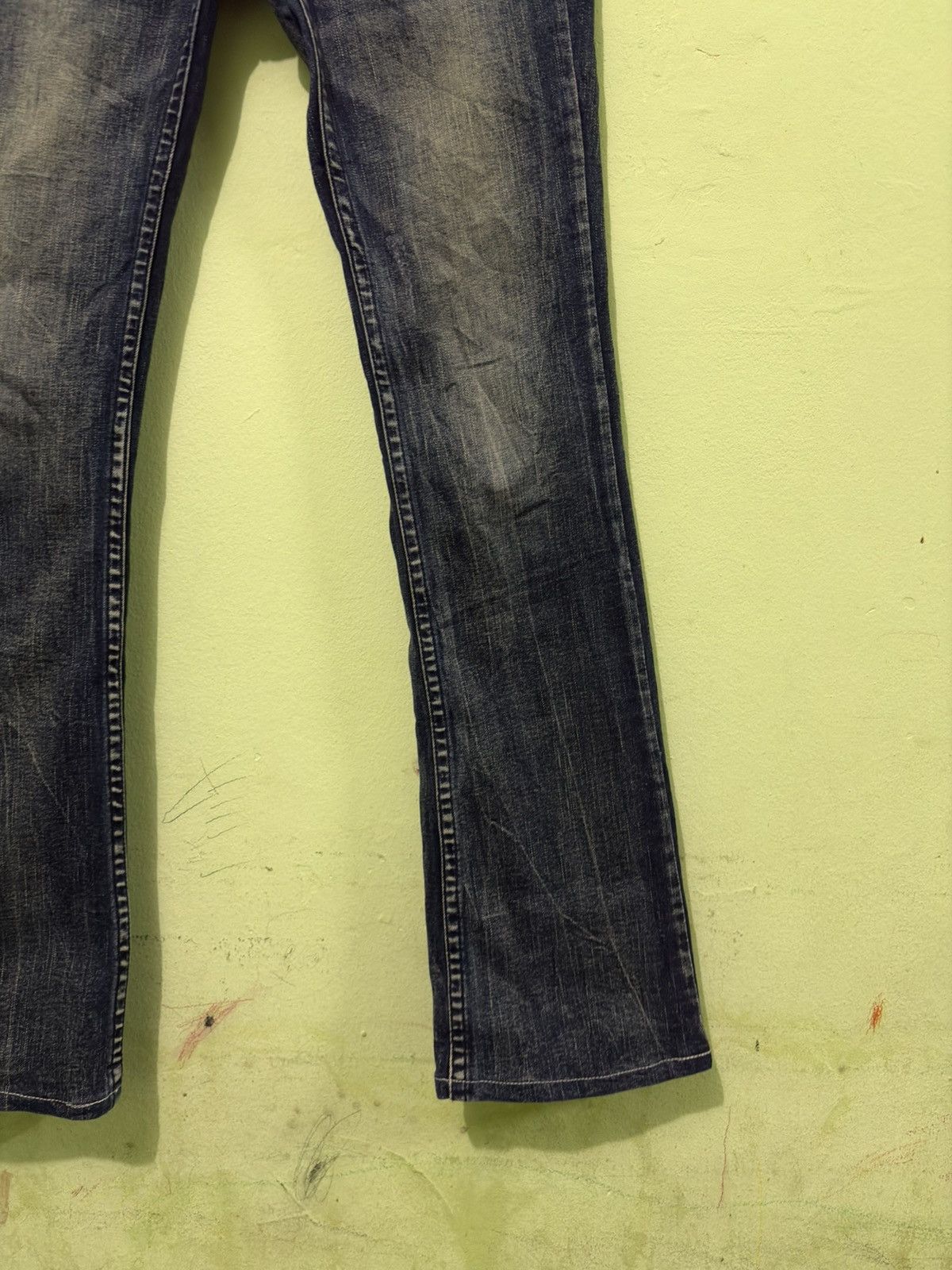 Japanese Brand Japanese Red Pepper Distressed Flared Denin Size US 32 / EU 48 - 6 Thumbnail