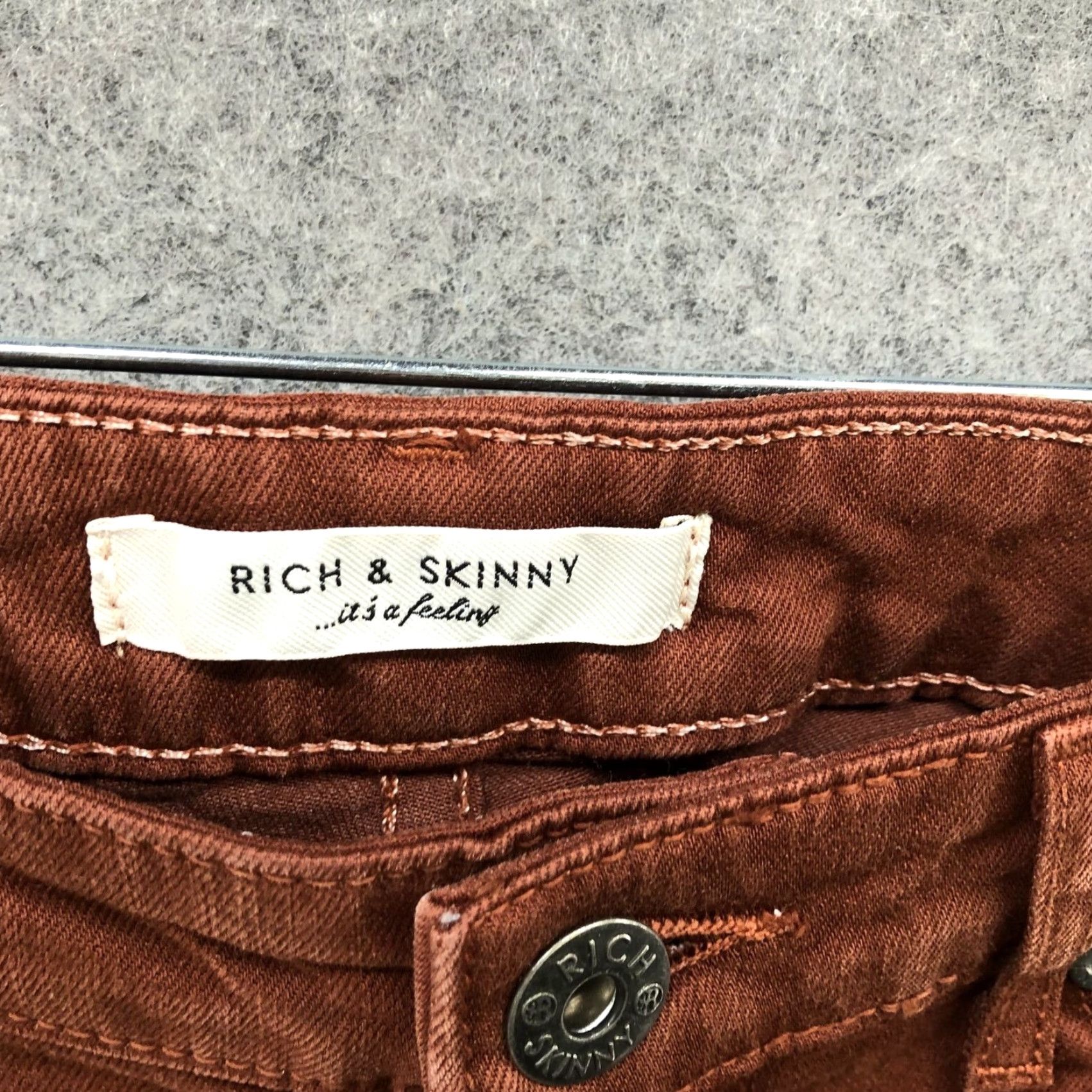 CHOCOOLATE Rich & Skinny Low Rise Skinny Jeans Womens 27 Brown Stretch Denim 5-Pocket Size 27" / US 4 / IT 40 - 6 Thumbnail