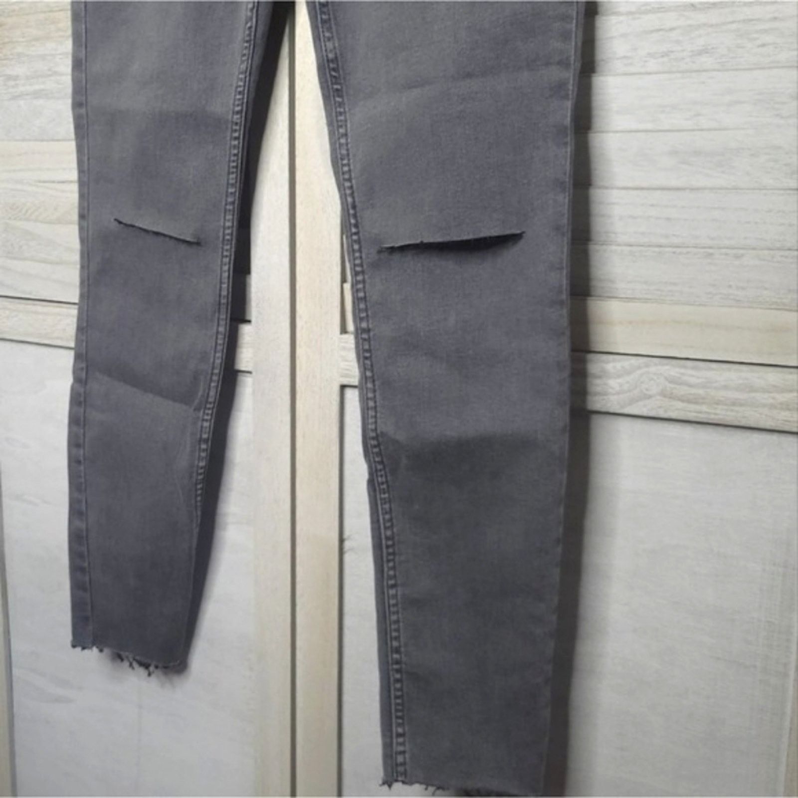 Zara Zara Gray High Rise Skinny Distressed Raw Hem Jeans Womens 8 Size 28" / US 6 / IT 42 - 2 Thumbnail