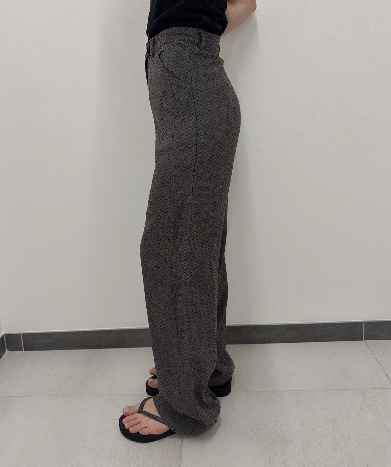 Giorgio Armani Giorgio Armani Womens High Waist Texture Pants Silk Size 27" / US 4 / IT 40 - 2 Thumbnail