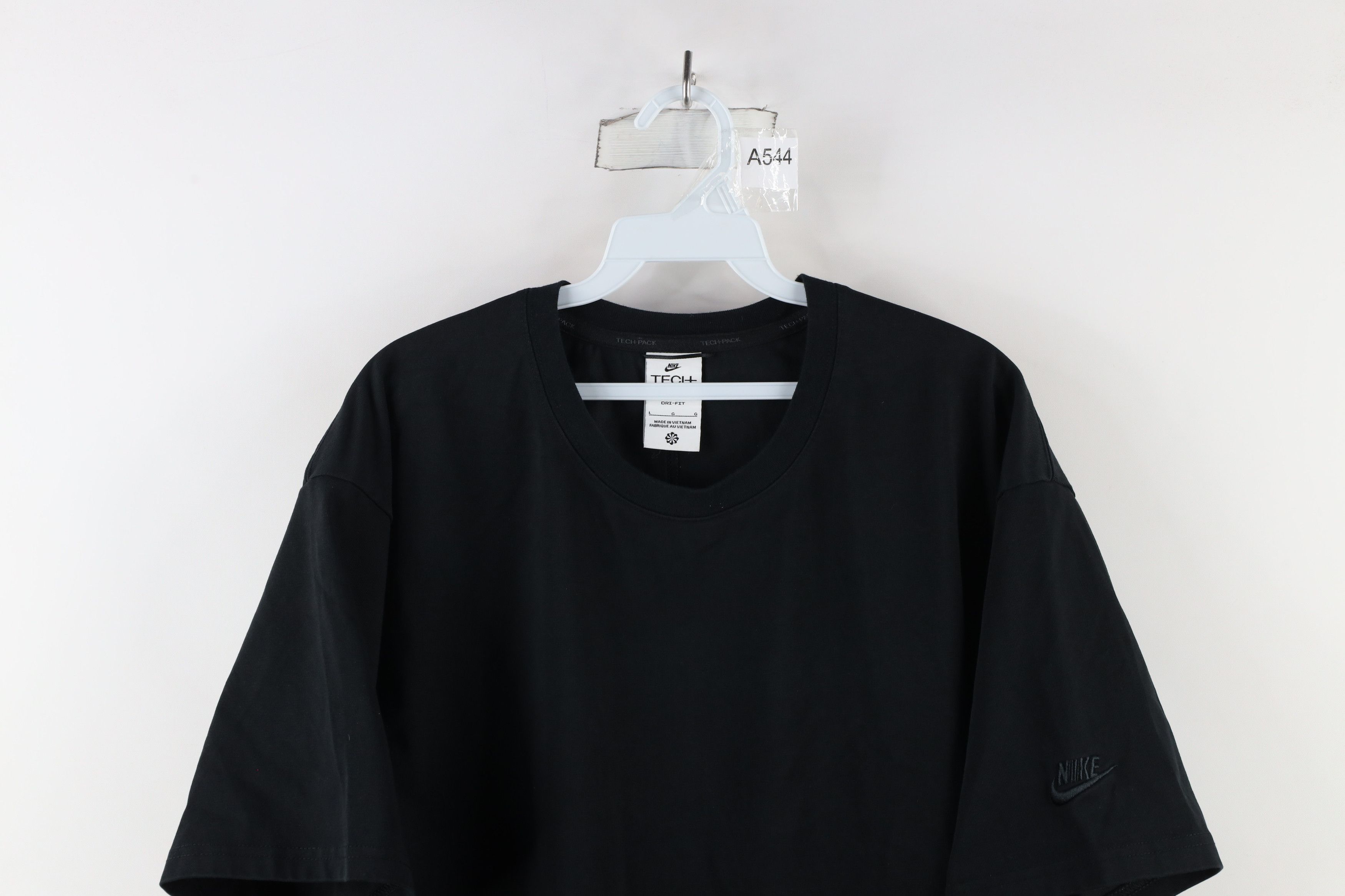 Nike × Vintage Nike Dri-Fit Spell Out Tech Pack Heavyweight T-Shirt Black Size US L / EU 52-54 / 3 - 2 Thumbnail