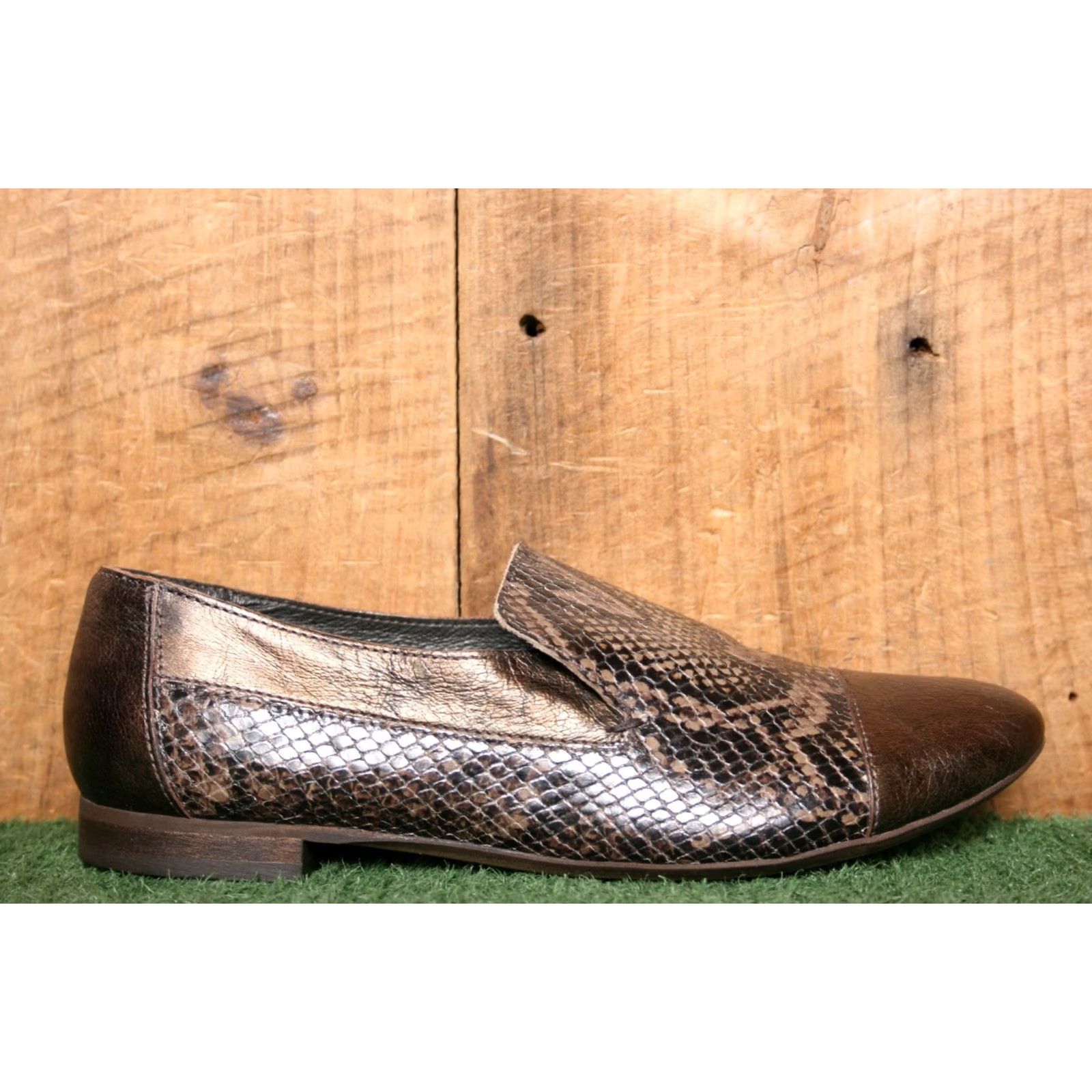 Vintage VINTAGE Sesto Meucci Bronze Leather Snakeskin Print Slip-On Flats Sz. 7.5 M Women Leather Slip-On Flats Bronze Snakeskin 90s Size US 8 / IT 38 - 2 Thumbnail