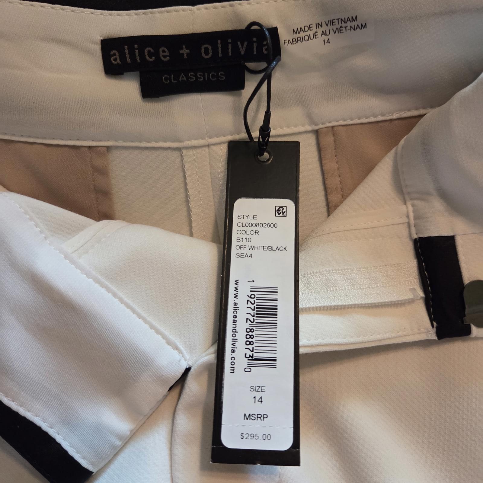 Designer Alice and Olivia Esta Pleated Shorts - Size 14 Size 36" / US 14 / IT 50 - 9 Thumbnail