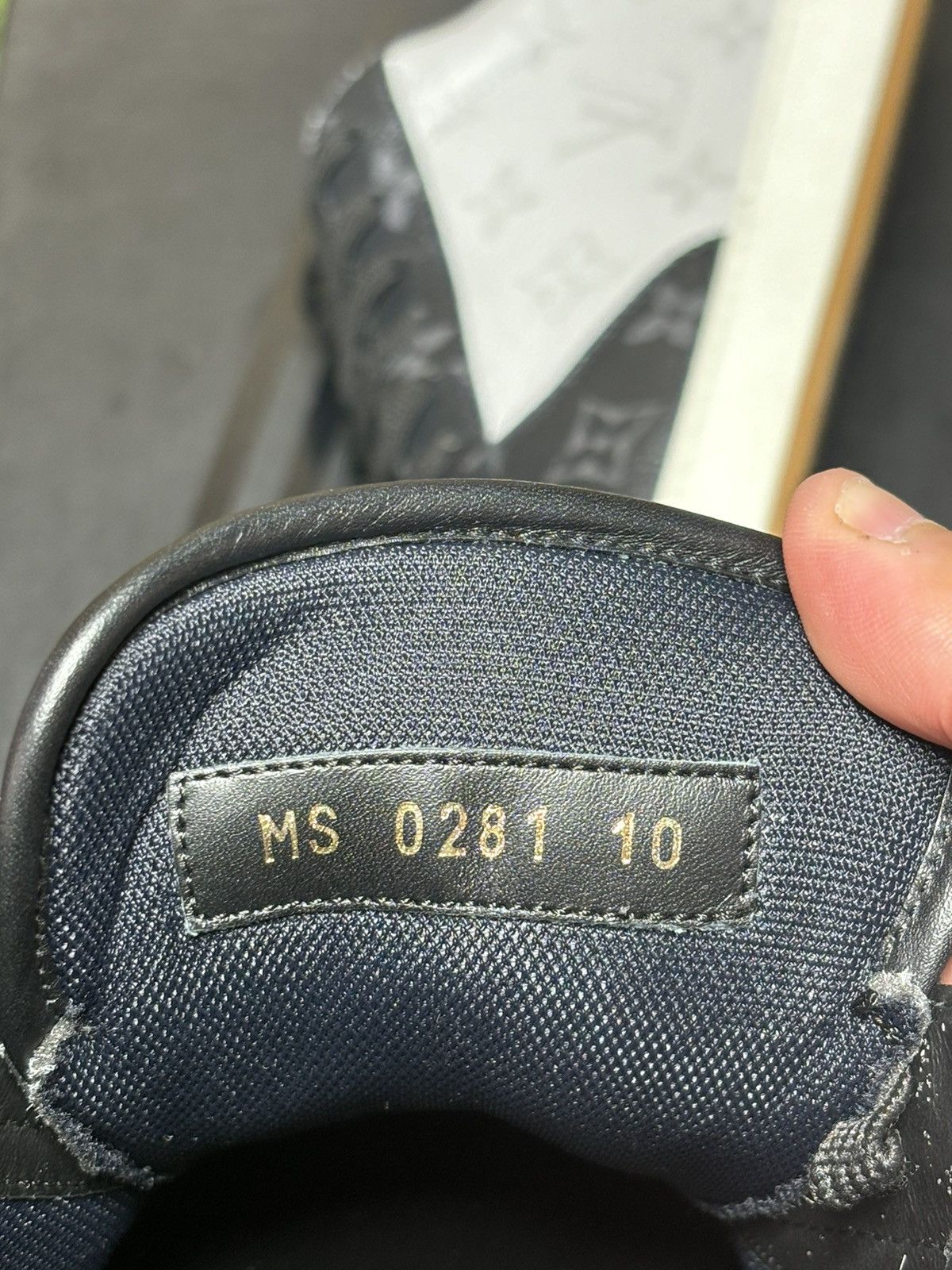 Louis Vuitton Louis Vuitton rivoli sneaker Size US 10 / EU 43 - 12 Thumbnail