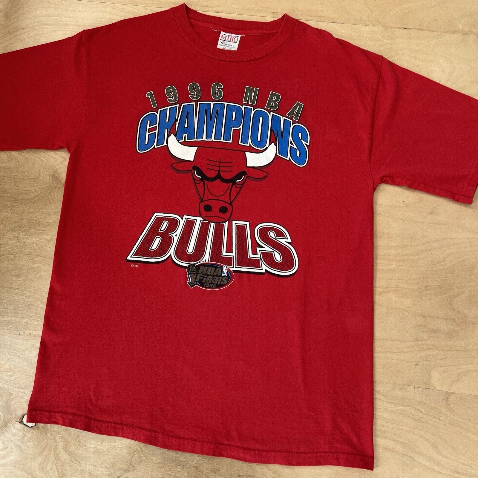 Vintage Vintage Chicago Bulls Shirt XL Red 1996 NBA Finals Champs Size US XL / EU 56 / 4 - 7 Thumbnail