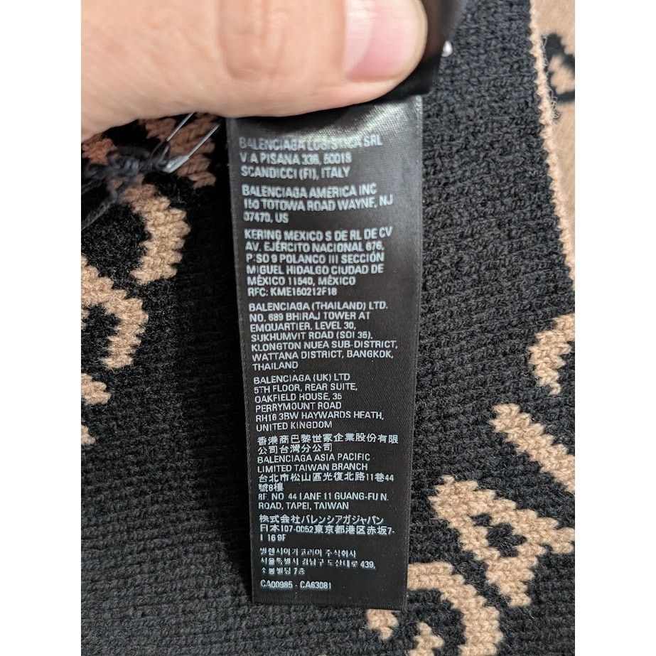 Balenciaga o1rshd1 Size: OS / Logo Scarf in Beige Size ONE SIZE - 19 Thumbnail