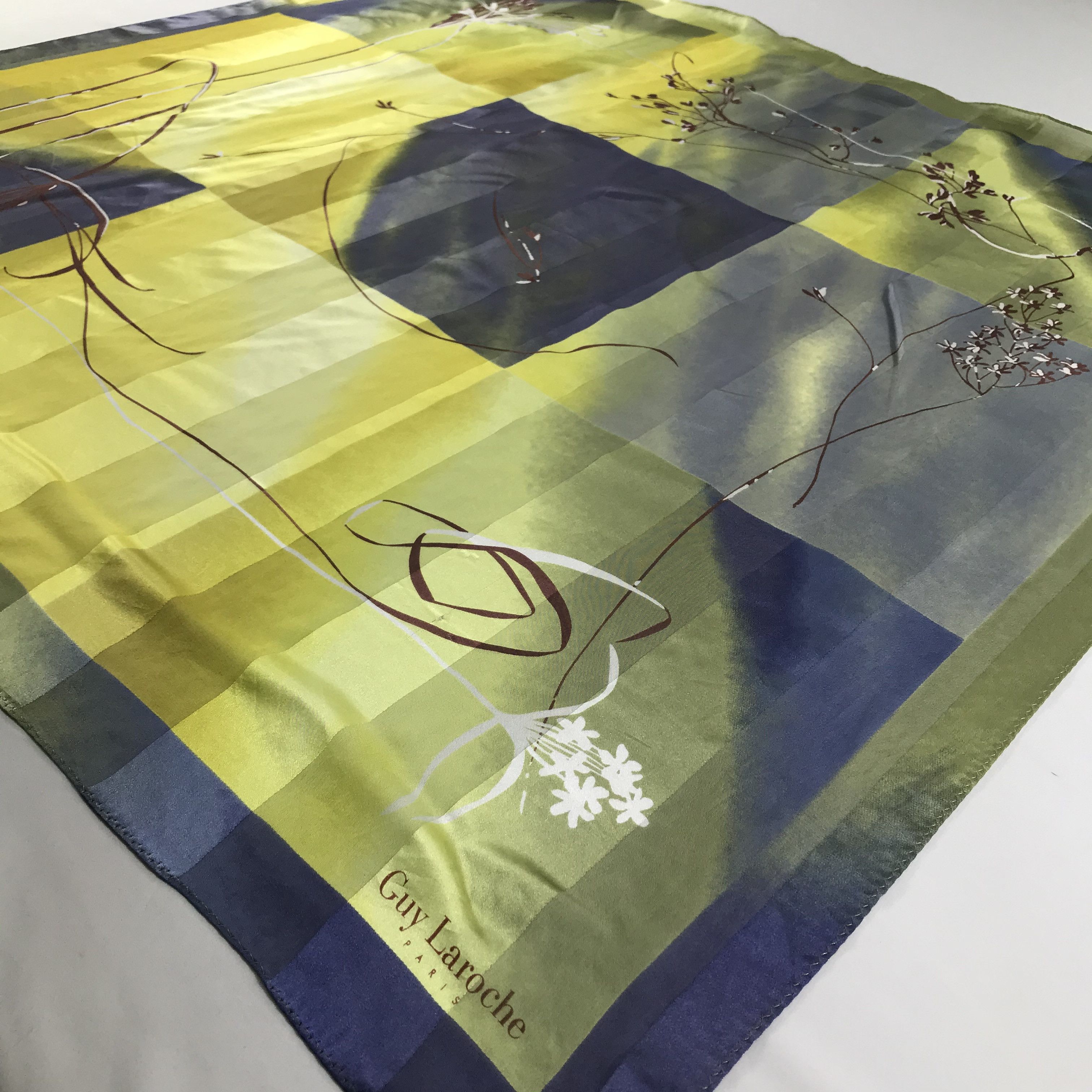 Guy Laroche Vintage Guy Laroche Silk Scarf Size ONE SIZE - 3 Thumbnail