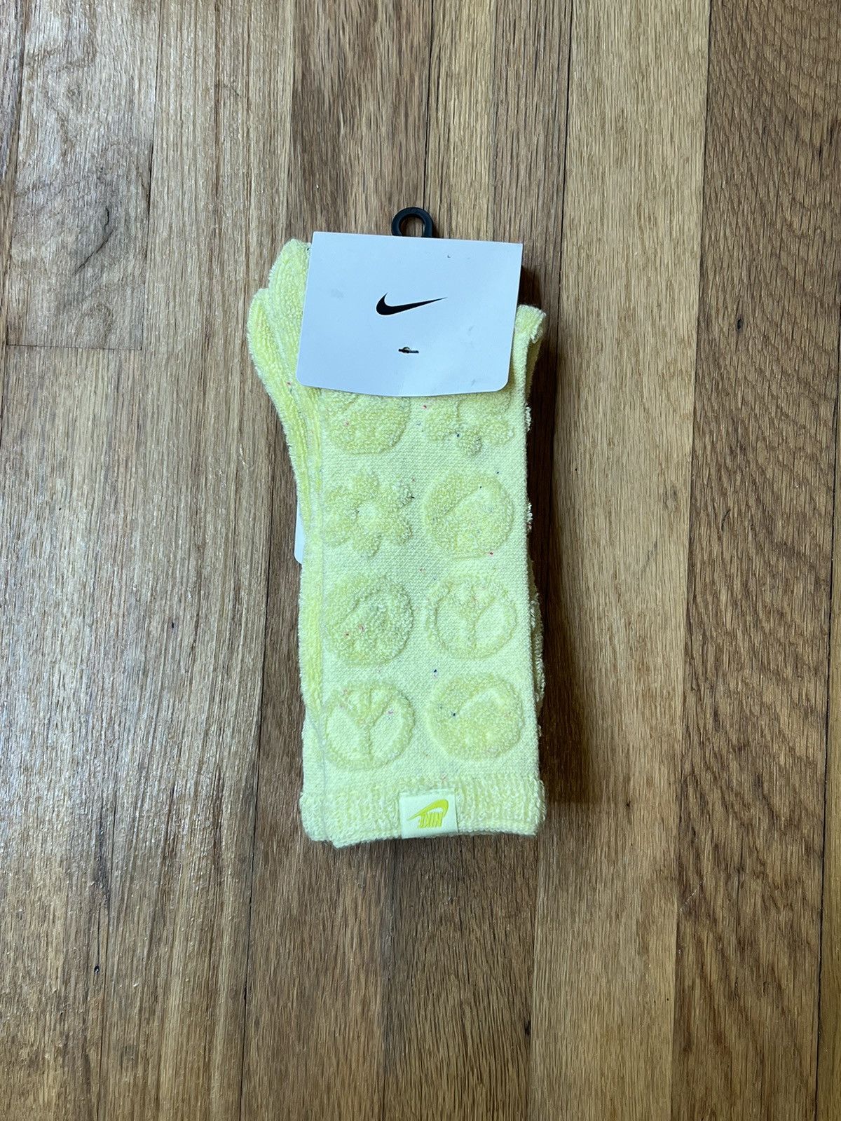 Nike Nike Everyday Plus Cushion Crew Socks Yellow FB4266-331 Size ONE SIZE - 3 Thumbnail