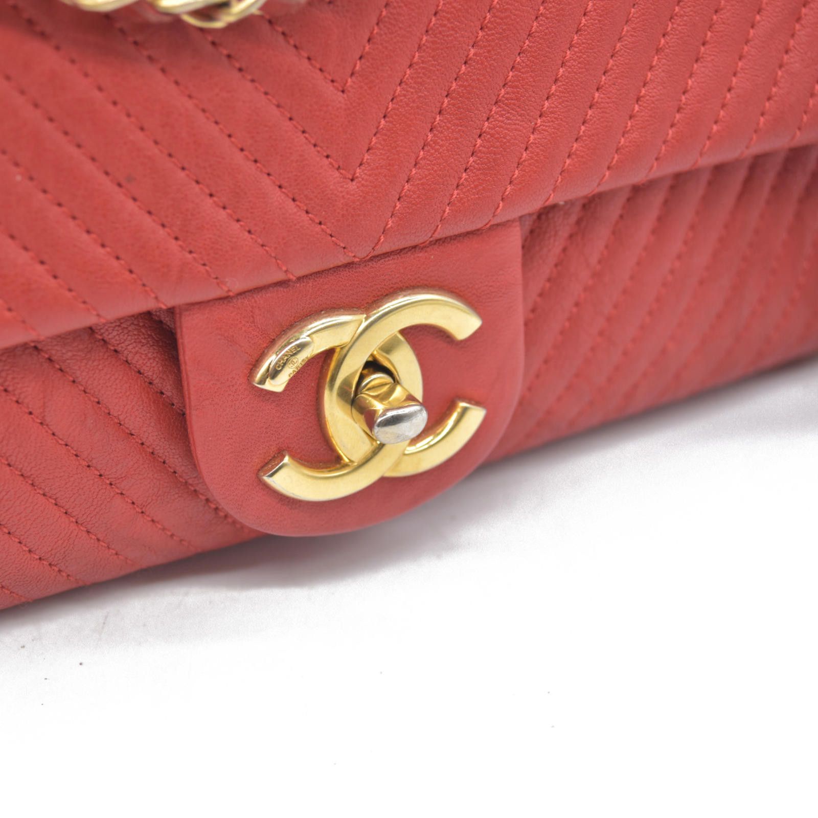 Chanel $4450 Chanel Calfskin Surpique Chevron Medium Flap 2016 Size ONE SIZE - 8 Thumbnail
