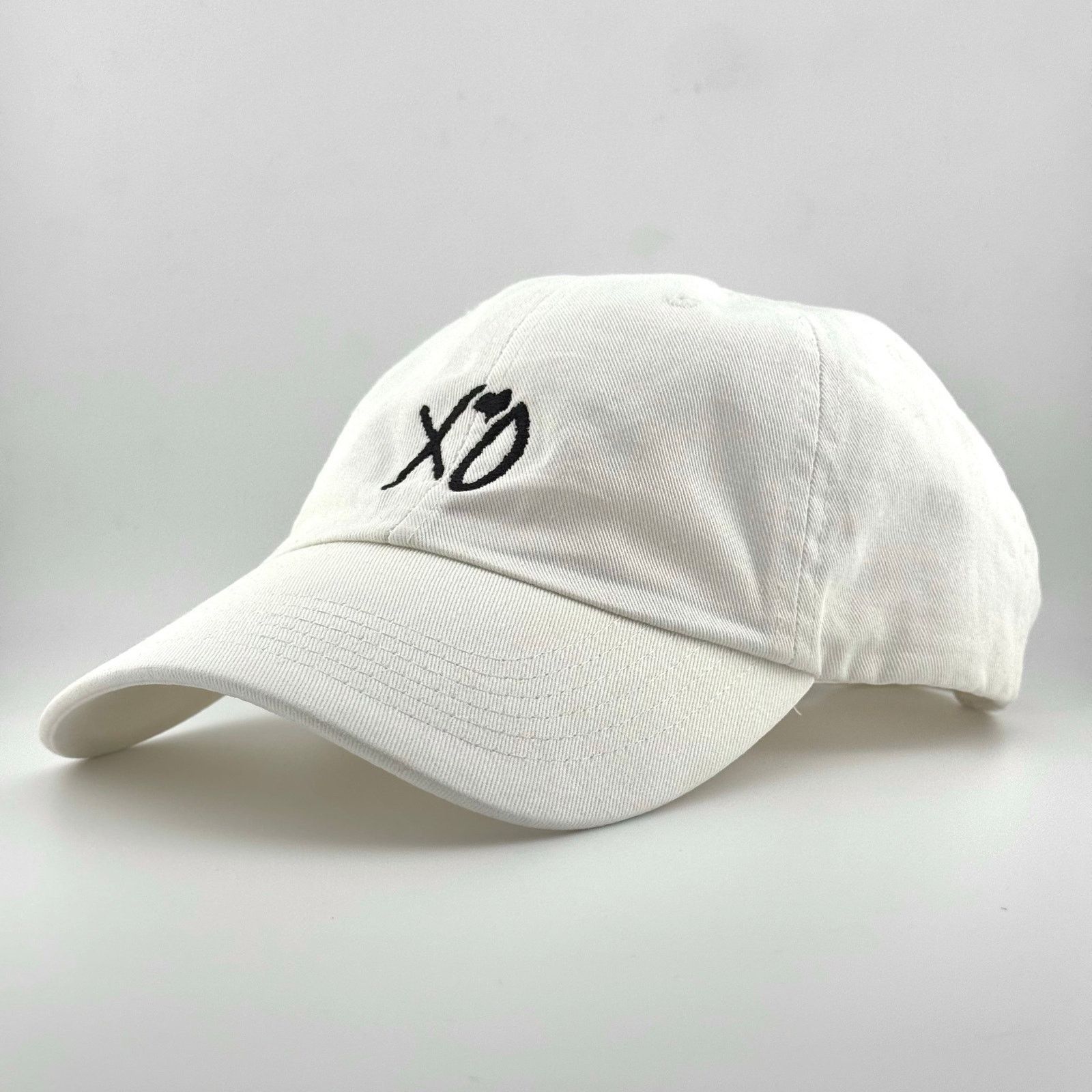 The Weeknd × XO The Weeknd XO Embroidered Logo Hat White Baseball Cap Size ONE SIZE - 2 Thumbnail