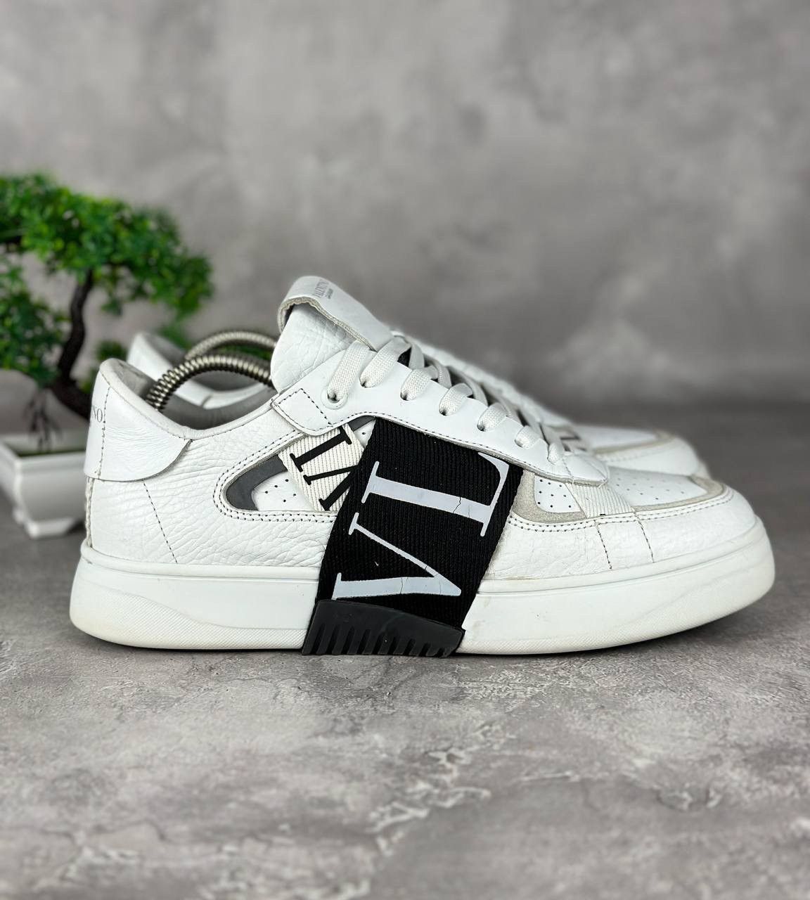 Valentino Valentino Garavani Leather Sneakers Size US 9 / IT 39 - 1 Thumbnail