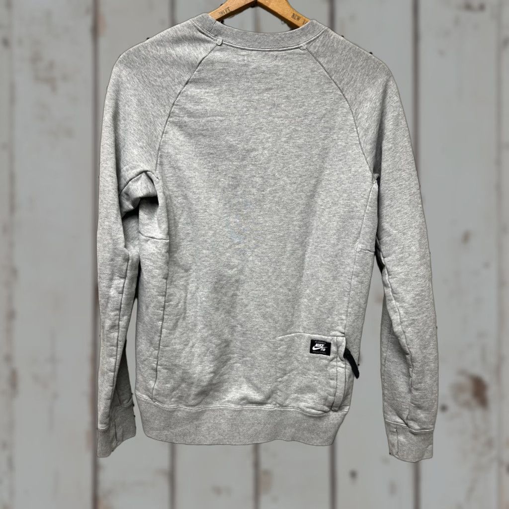 Nike Nike SB Sweatshirt Crew Neck Pullover Mens Size M Gray Navy Logo Knit Cotton Classic All Seasons Skateboarding Shirt Size US M / EU 48-50 / 2 - 1 Thumbnail
