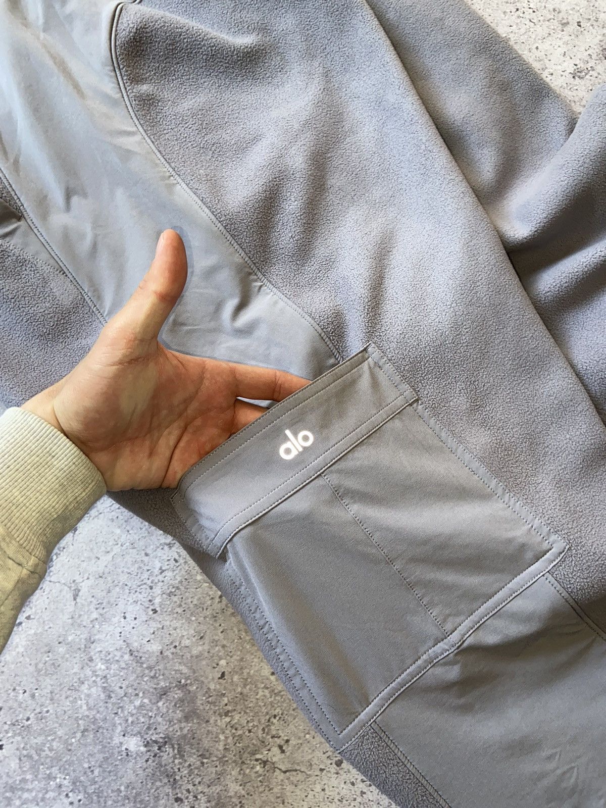 Alo Alo yoga cargo fleece nylon pants Size US 36 / EU 52 - 3 Thumbnail