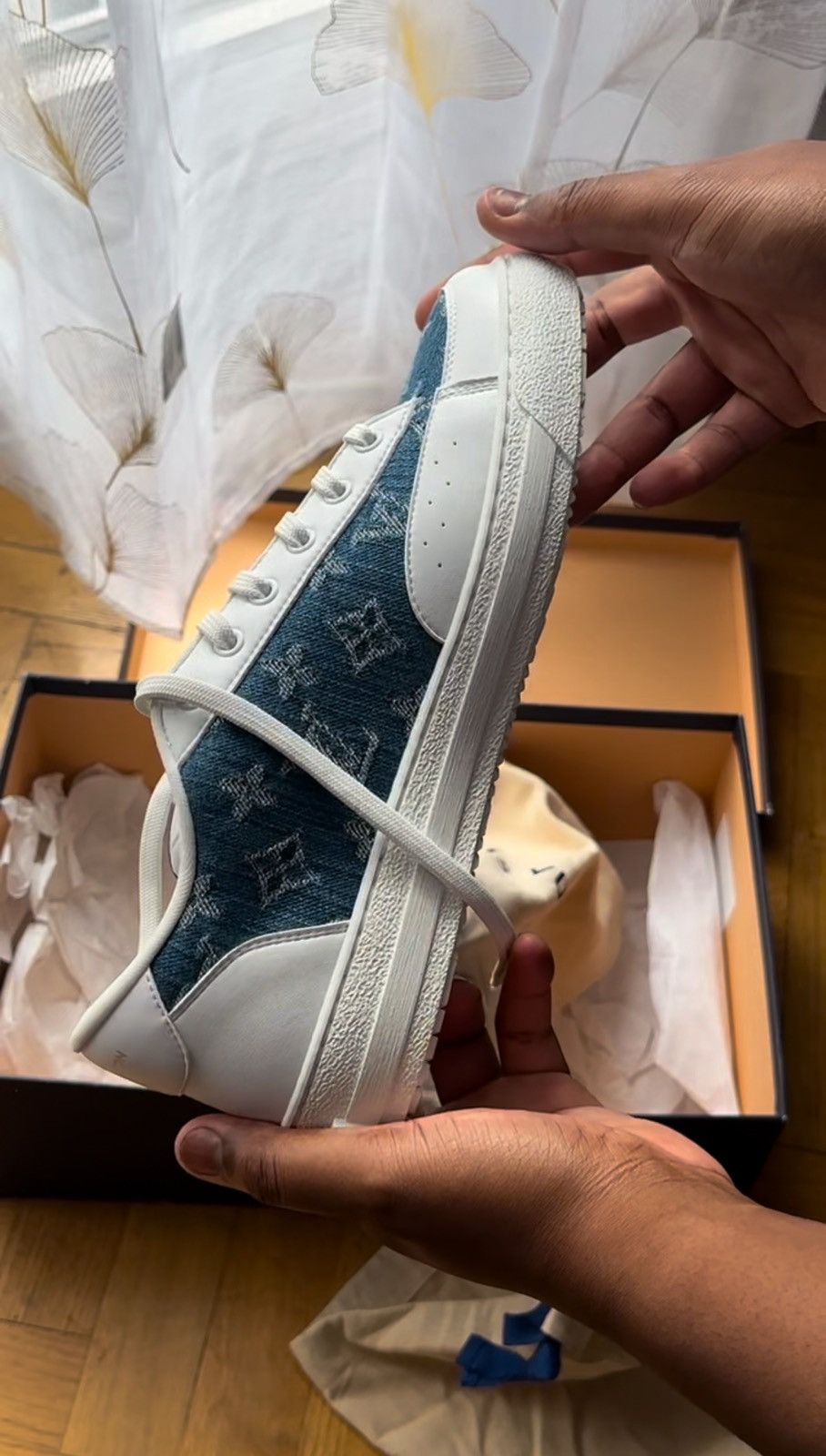 Louis Vuitton White and Blue louis vuitton sneakers Size US 10 / IT 40 - 5 Thumbnail