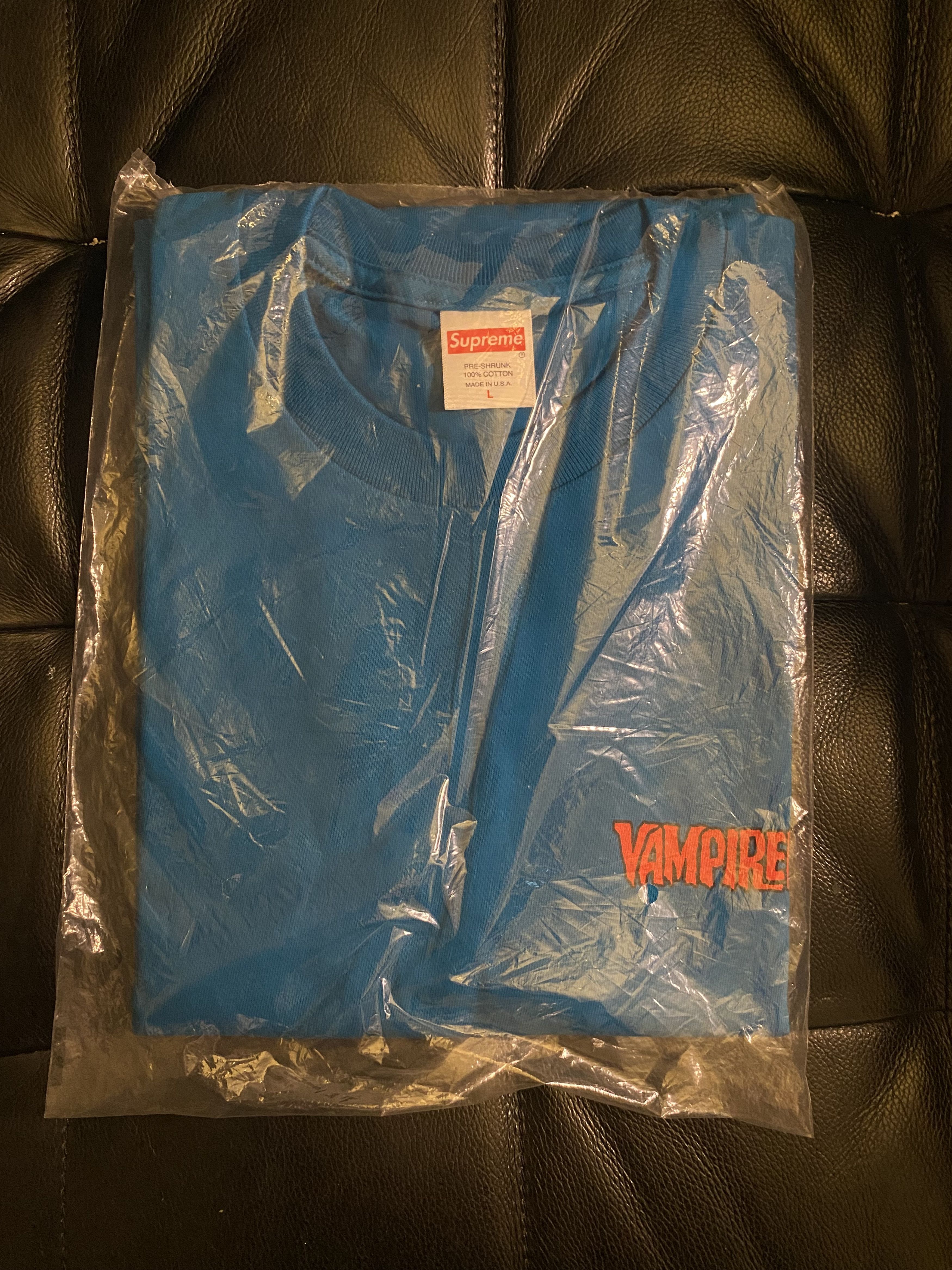 Supreme Supreme Vampirella Card Tee - Deep Blue Size US L / EU 52-54 / 3 - 1 Thumbnail