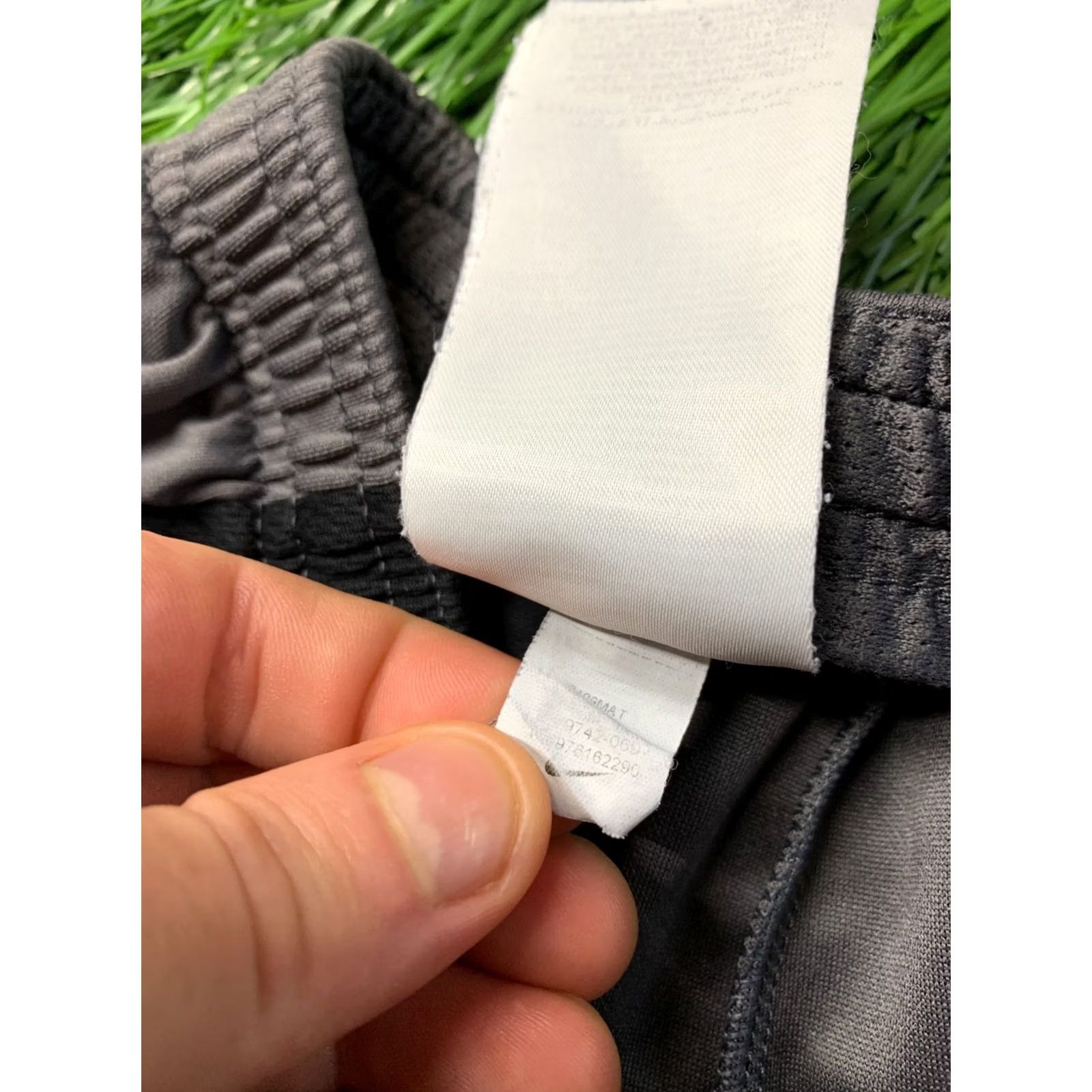 Nike NIKE Dri-FIT Academy MEN Training Football Soccer Slim Shorts M Gray and Black Slim Fit Summer 36 cm 32 cm 100% Polyester Nike Academy Mens Shorts Size US 31 - 6 Thumbnail