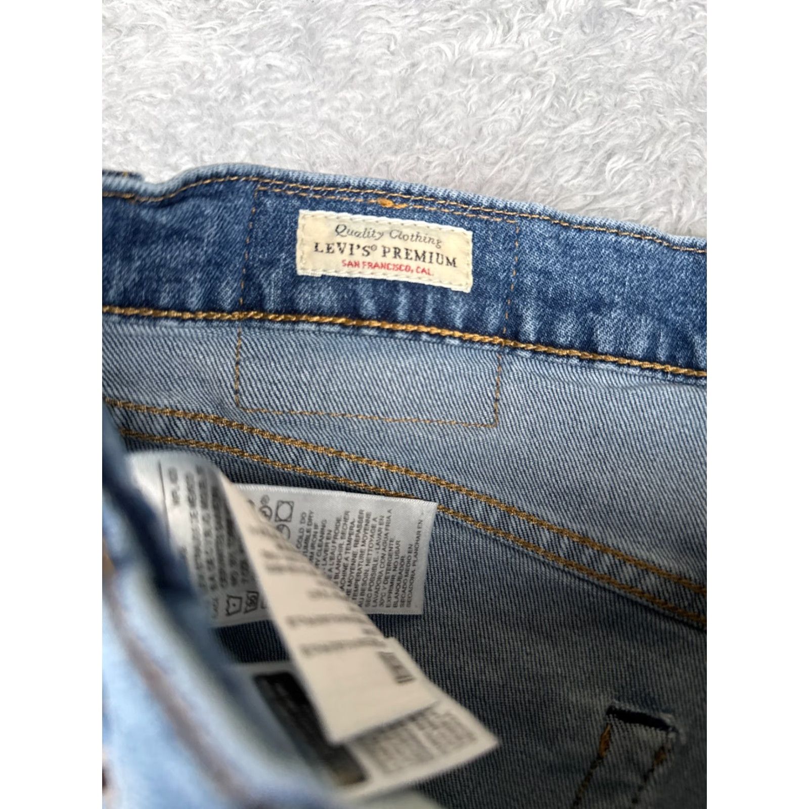 Levi's VINTAGE Levis Jeans Mens 32 Blue Denim Levi's 511 Slim Straight 5-Pocket Cotton Blend 30x33 Regular Inseam 33" Medium Wash Size US 32 / EU 48 - 6 Thumbnail