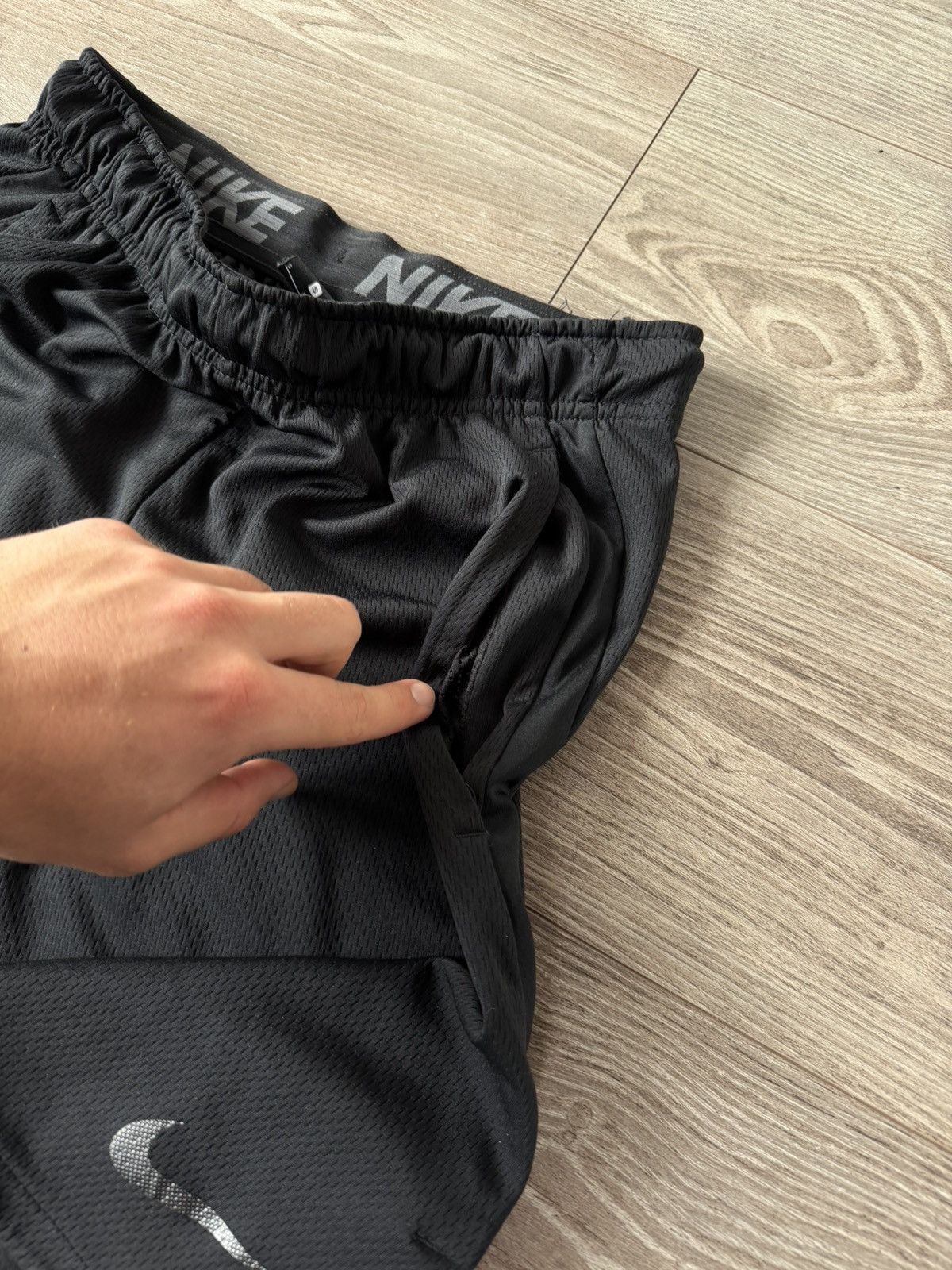 Nike Nike Running Division Reflective Swoosh Dri-Fit ADV 4 Shorts Size US 32 / EU 48 - 18 Thumbnail