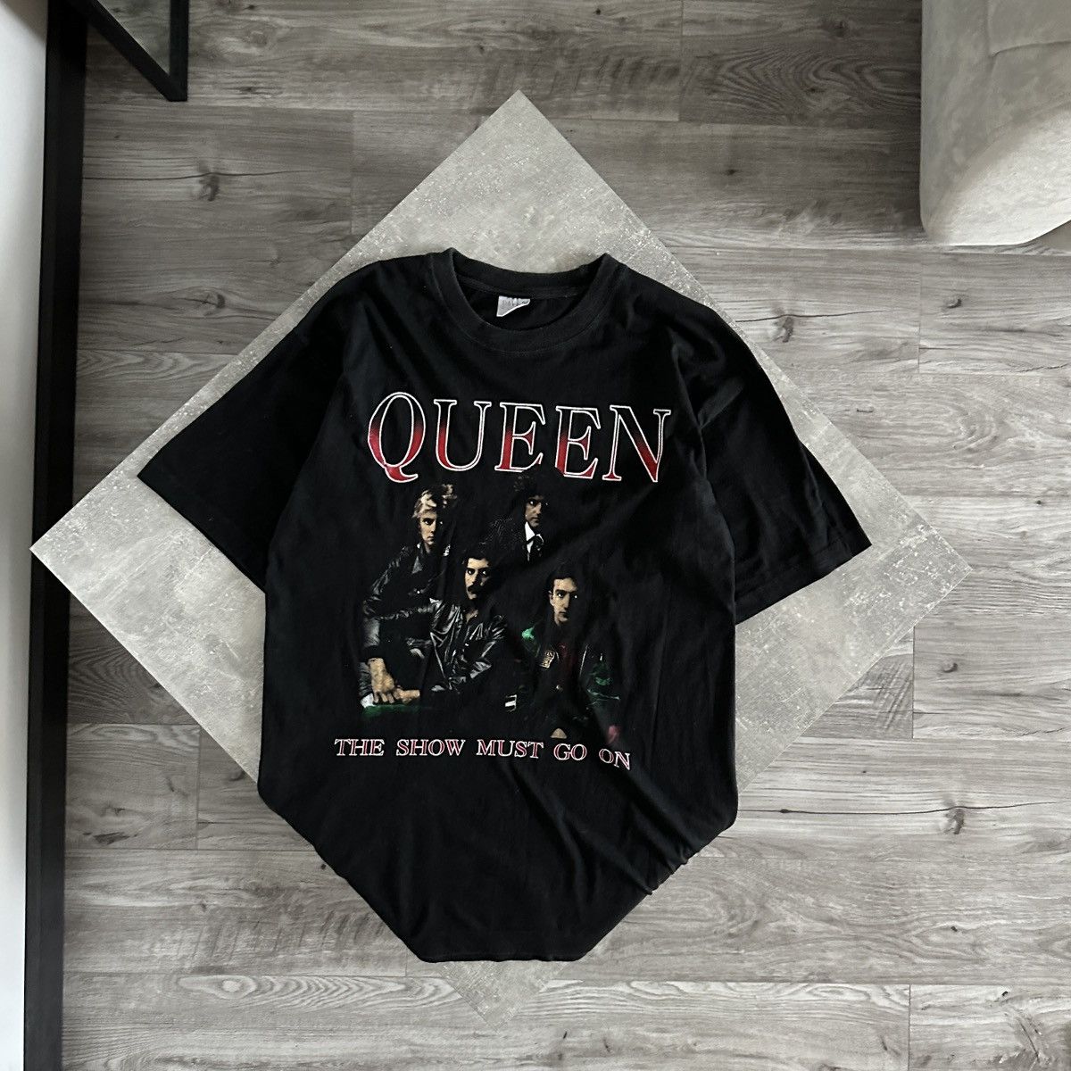 Band Tees Vintage 80s Queen Show Must Go On Freddy Mercury tee Y2K og Size US M / EU 48-50 / 2 - 1 Thumbnail