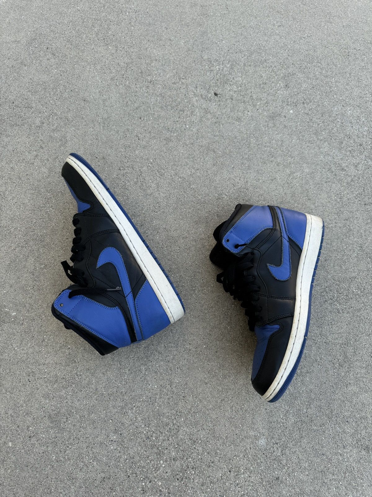 Jordan Brand 2017 Jordan 1 retro high OG royal blue Size US 10 / EU 43 - 2 Thumbnail