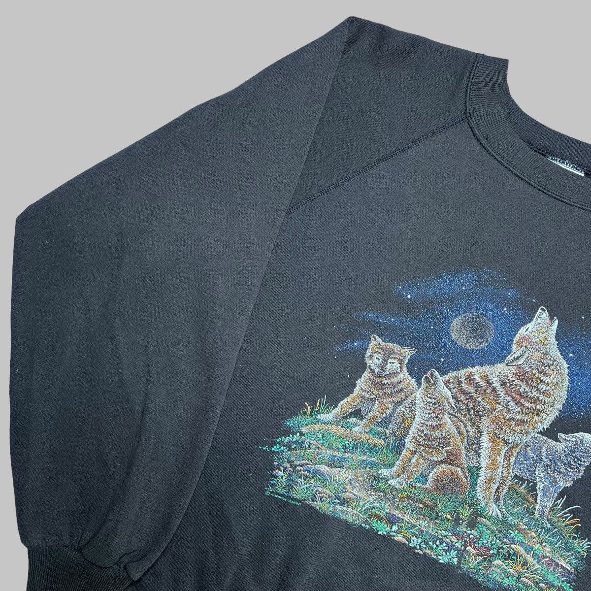 Vintage 80s Wolf Pack Howling Under Moon Nature Pullover Sweatshirt Size US XL / EU 56 / 4 - 15 Thumbnail