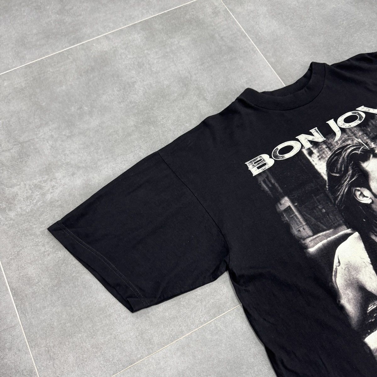 Bon Jovi Vintage Bon Jovi World Tour 1993 Band Tee T-Shirt Men Size US XL / EU 56 / 4 - 2 Thumbnail