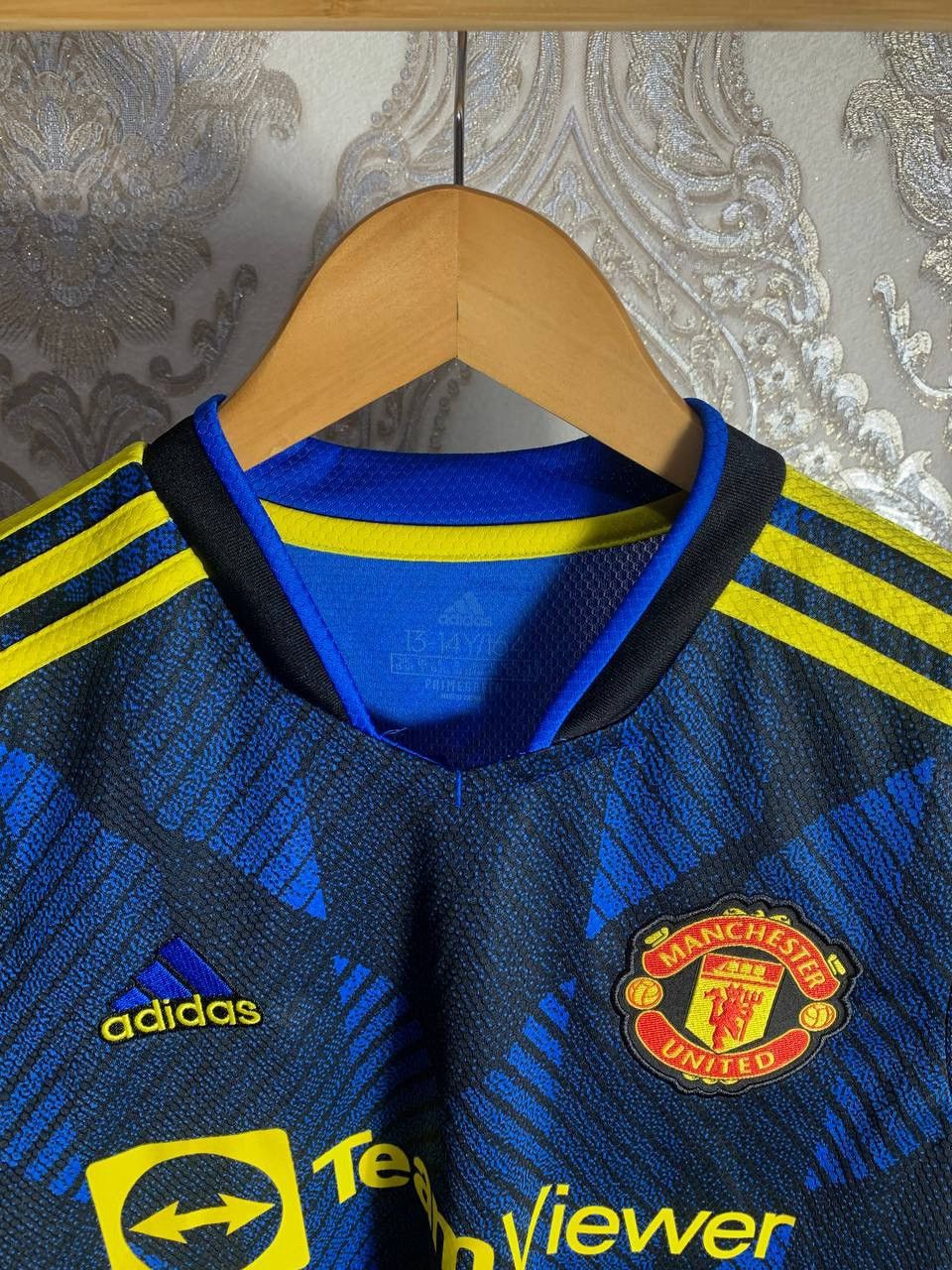 Adidas VINTAGE ADIDAS FC MANCHESTER UNITED ENGLAND SOCCER JERSEY Size US XS / EU 42 / 0 - 8 Thumbnail