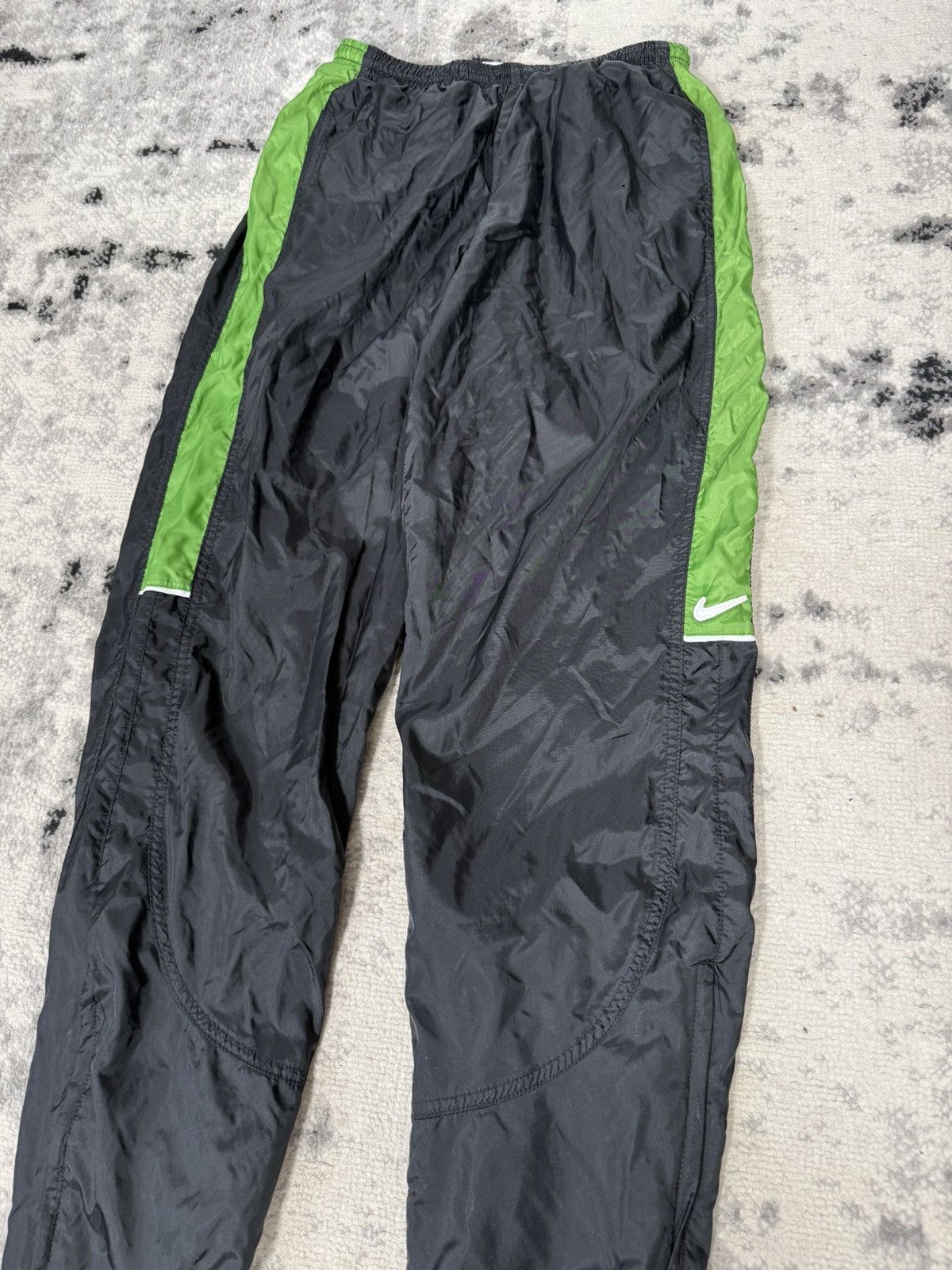 Nike Vintage 90s Nike Green Bands Nylon Trackpants Size US 30 / EU 46 - 3 Thumbnail