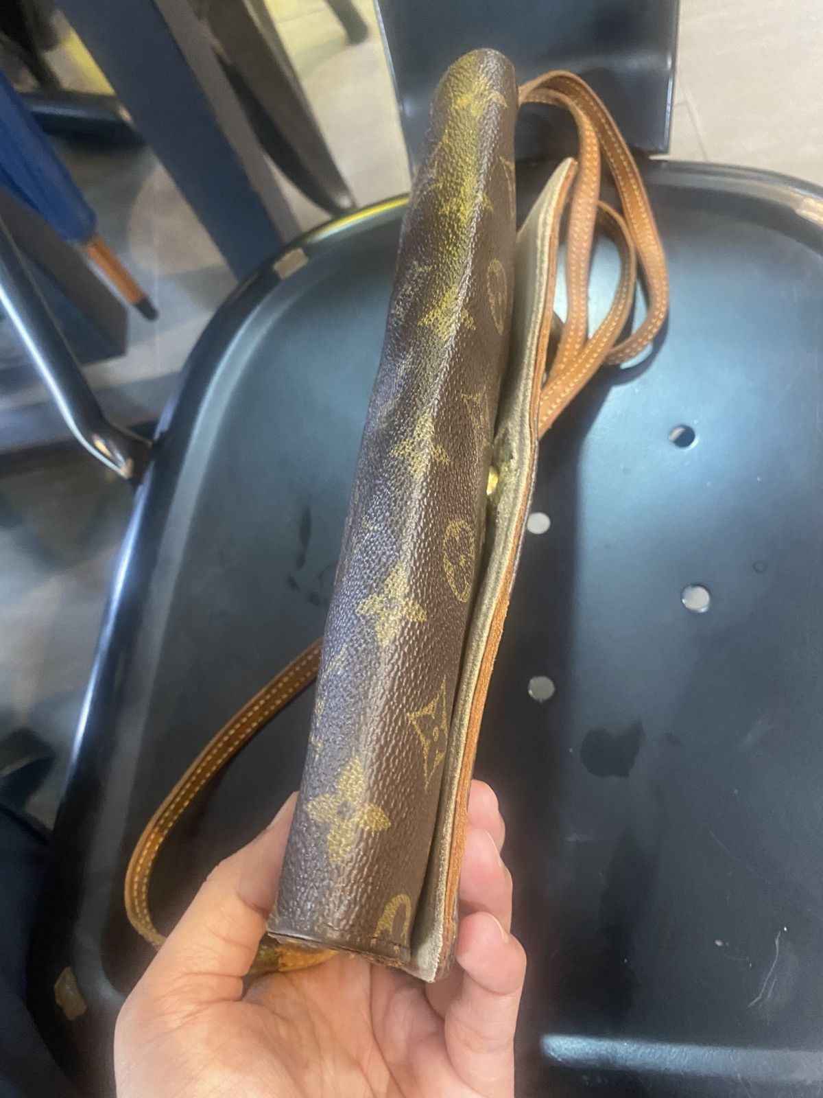Louis Vuitton Authentic Louis Vuitton Monogram Pochette Twin GM REPAIRED Size ONE SIZE - 12 Thumbnail