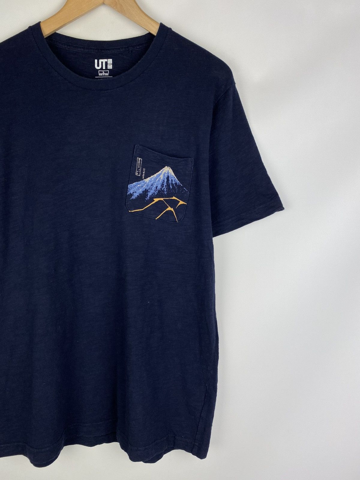 Uniqlo Uniqlo Hokusai Blue Japanese Art men’s t shirt size L Size US L / EU 52-54 / 3 - 3 Thumbnail